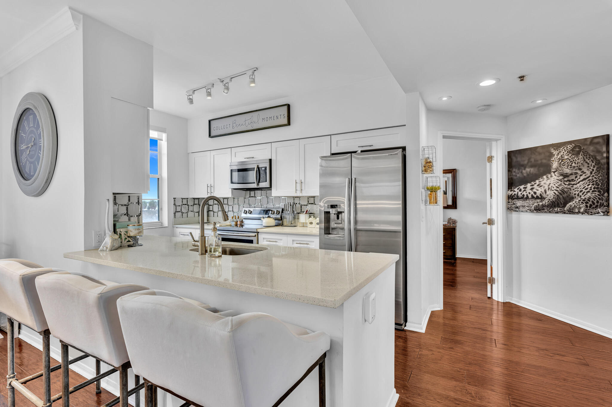 Kitchen/Eating Area