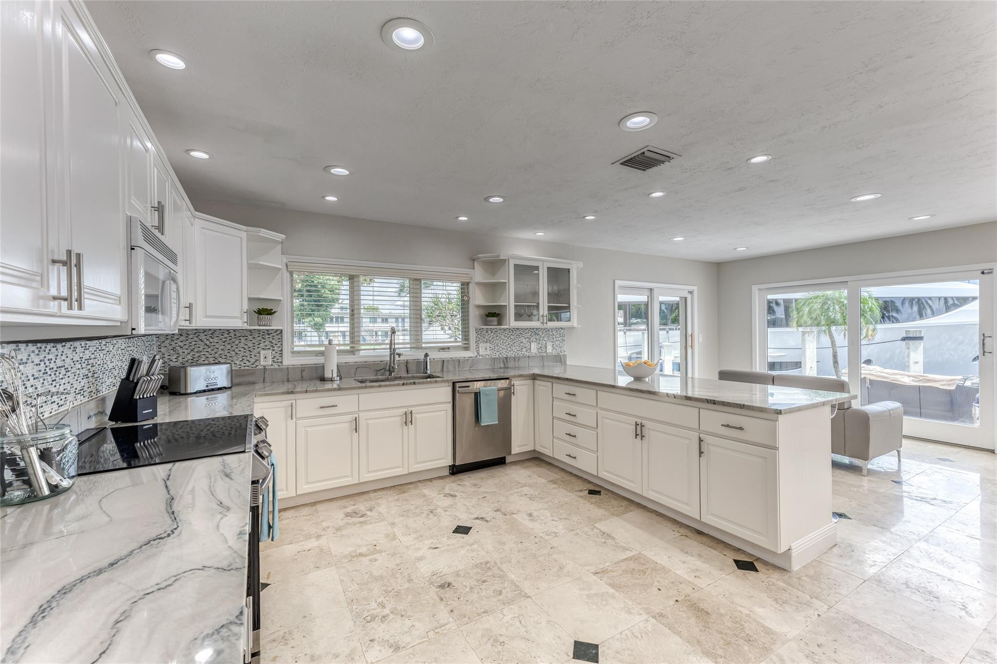 Open Kitchen with Keurig (Regular Drip & Pods)
