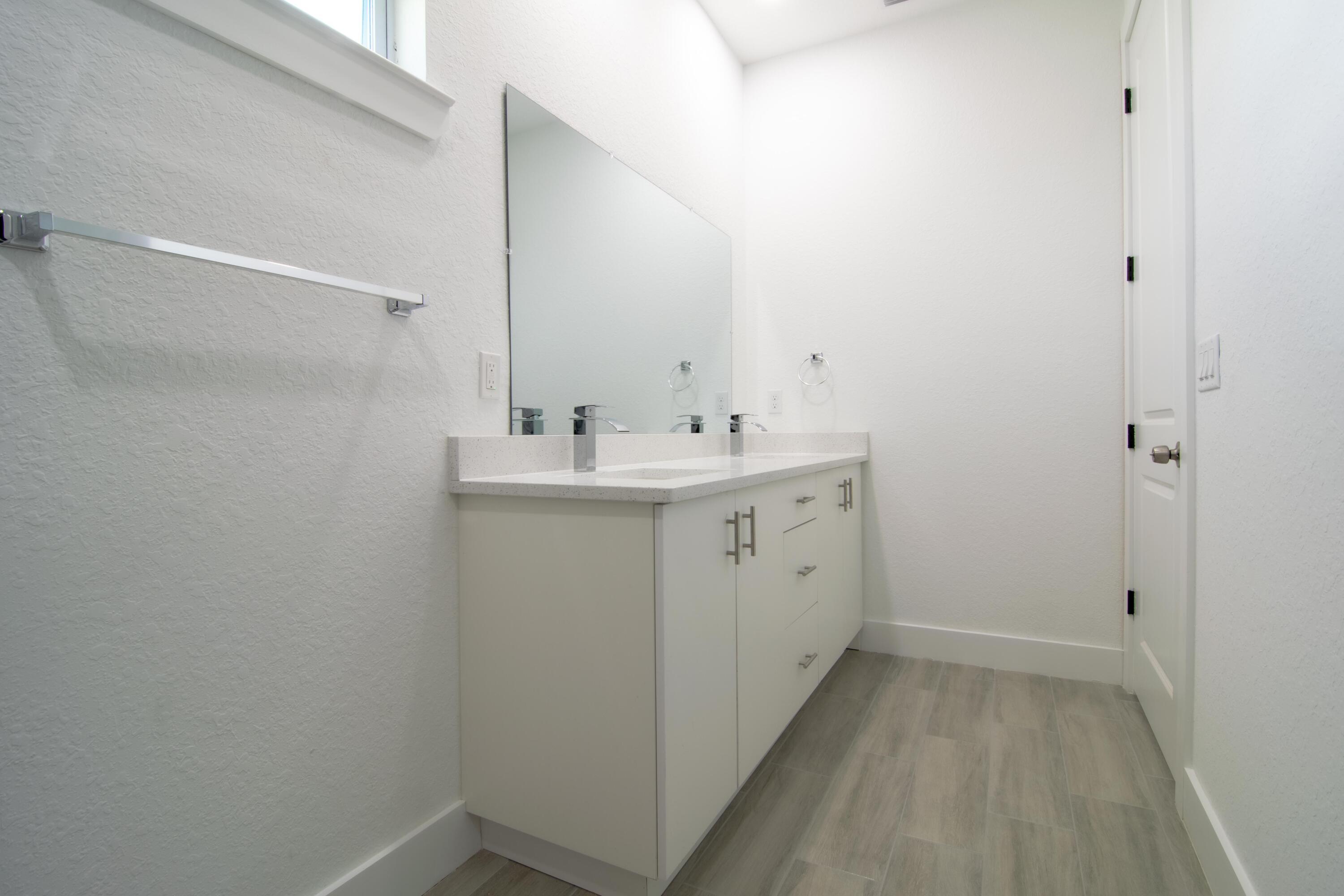 Bathroom Vanity & Storage