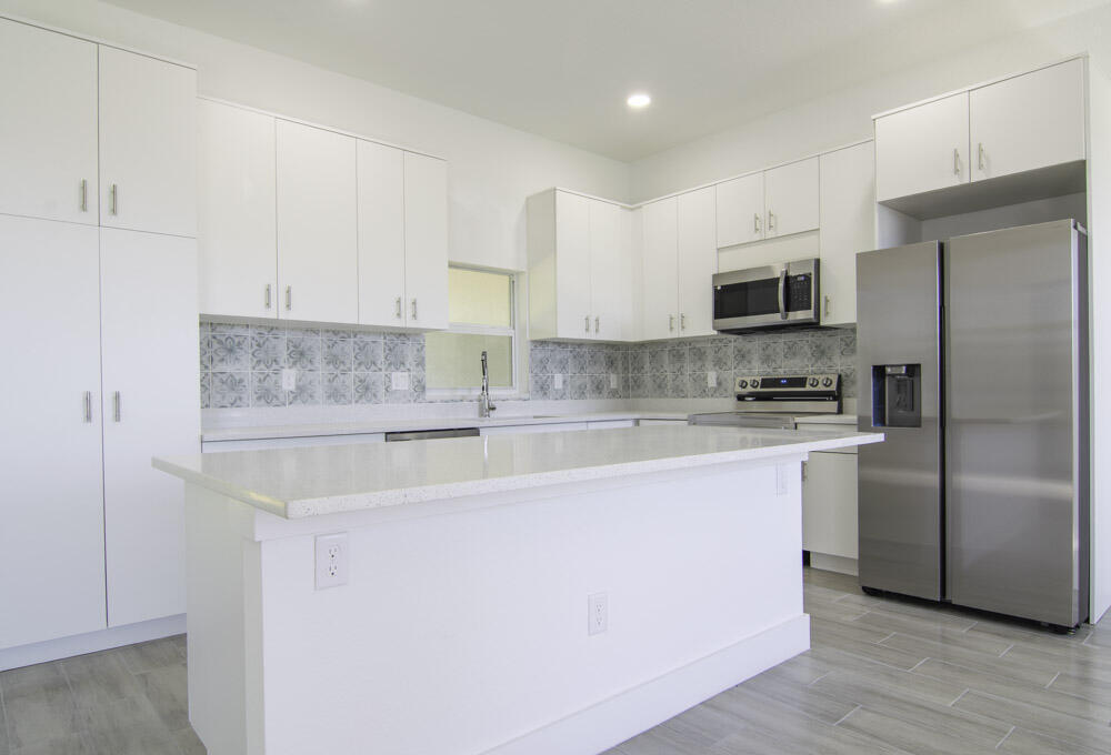 Kitchen with Center Island