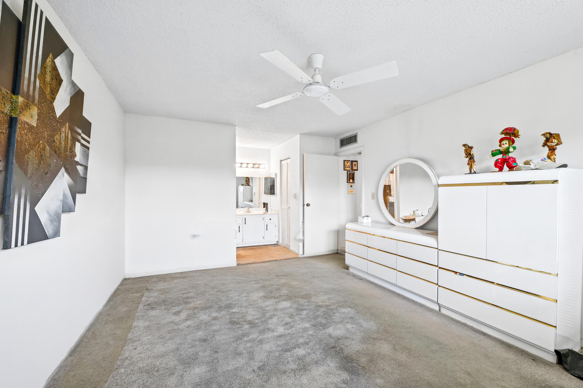 20261022 - 6260 South Falls Circle Drive