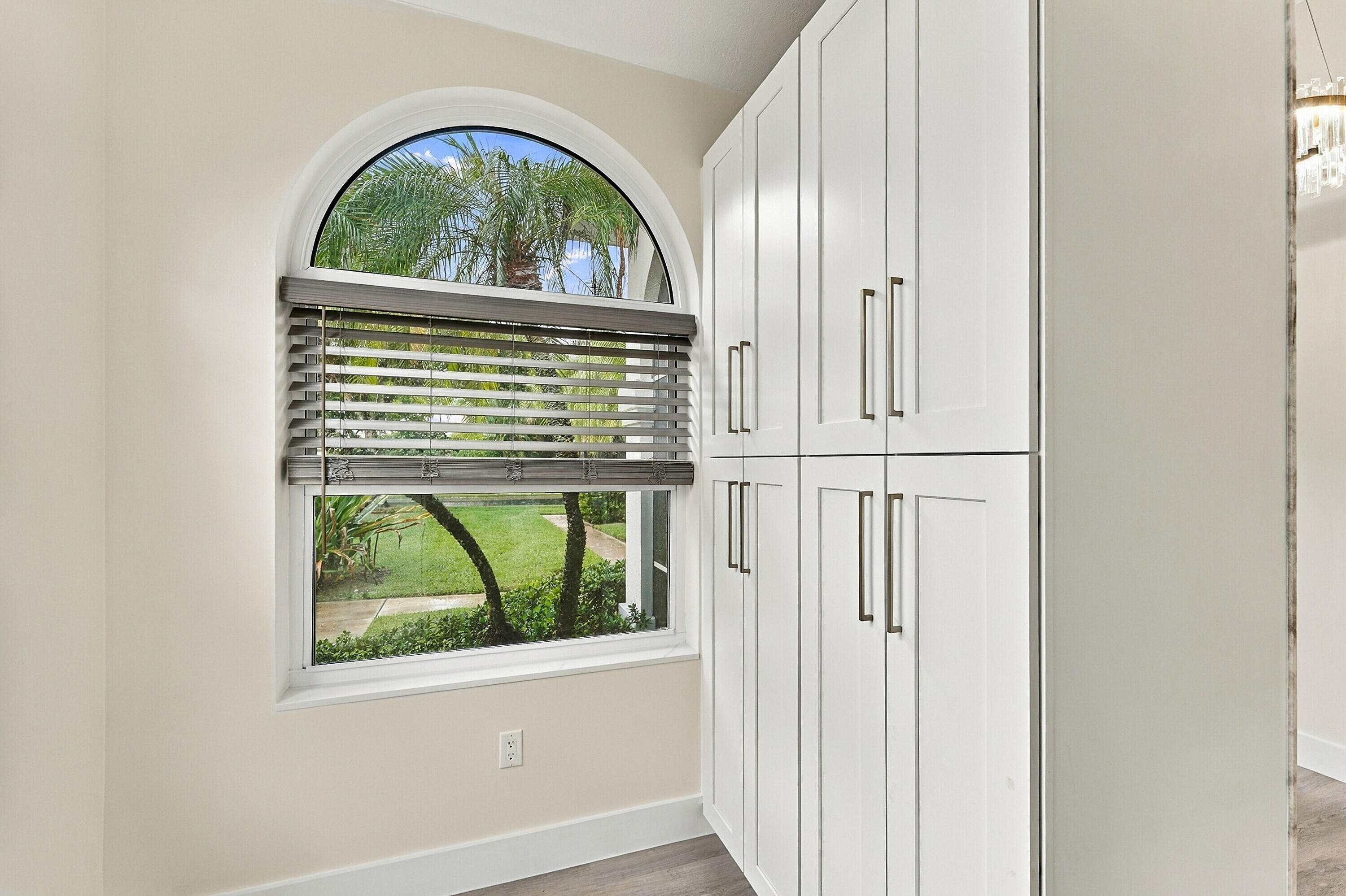 breakfast area/nook - great for bench seating breakfast area/nook - great for bench seating