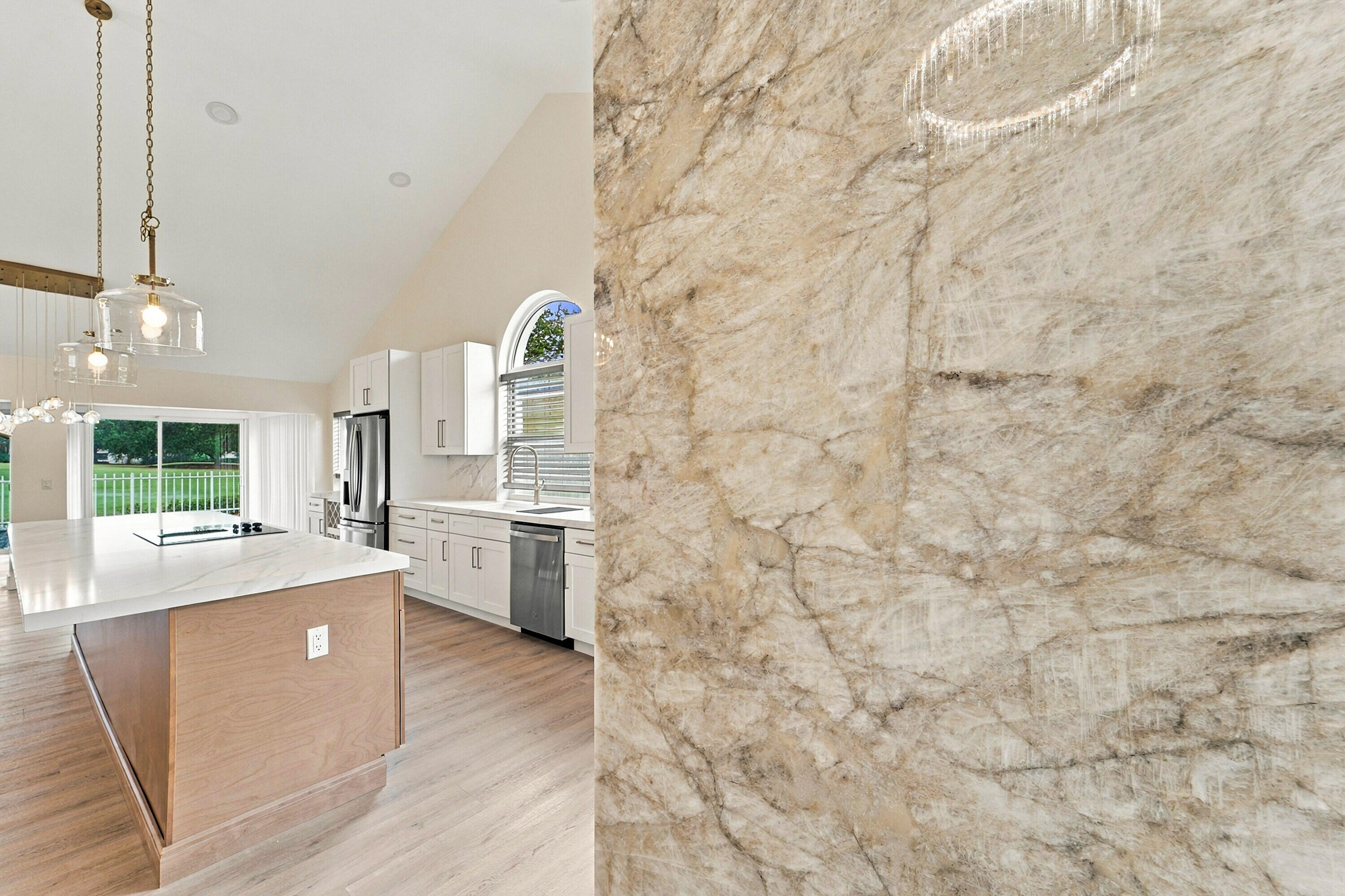 Gorgeous crystallo quartzite stone as a beautiful accent wall at the entrance Gorgeous crystallo quartzite stone as a beautiful accent wall at the entrance