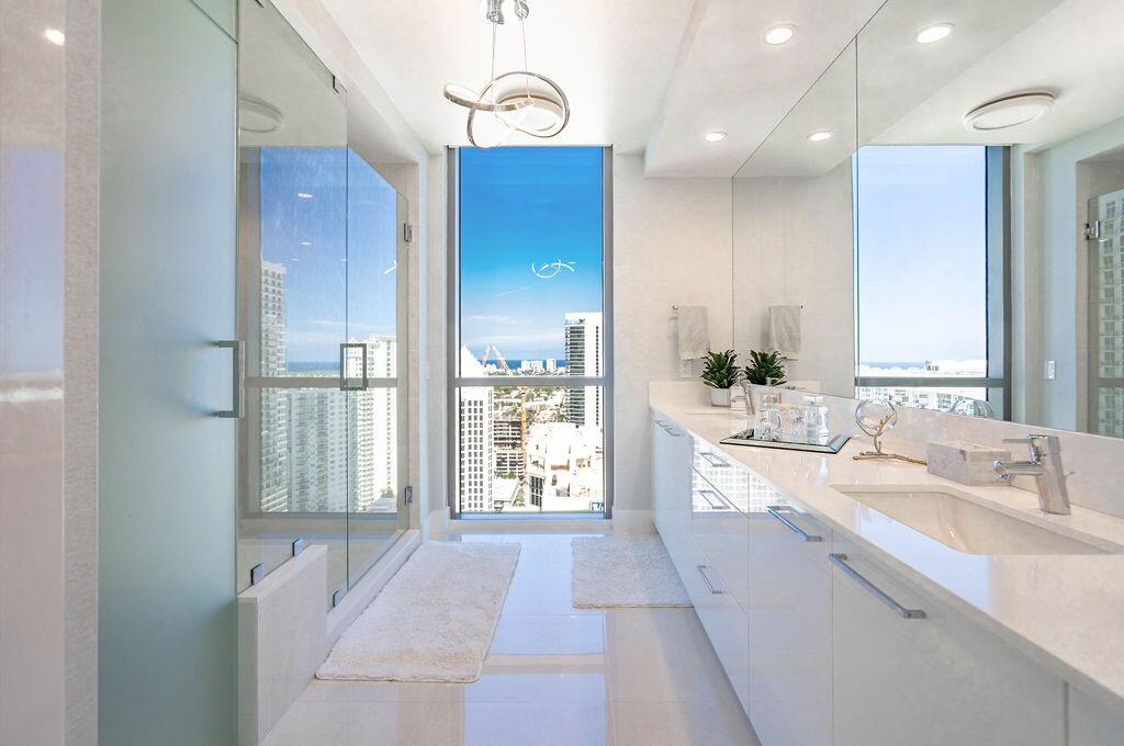 18 Primary Bath Vanity, Natural Light -