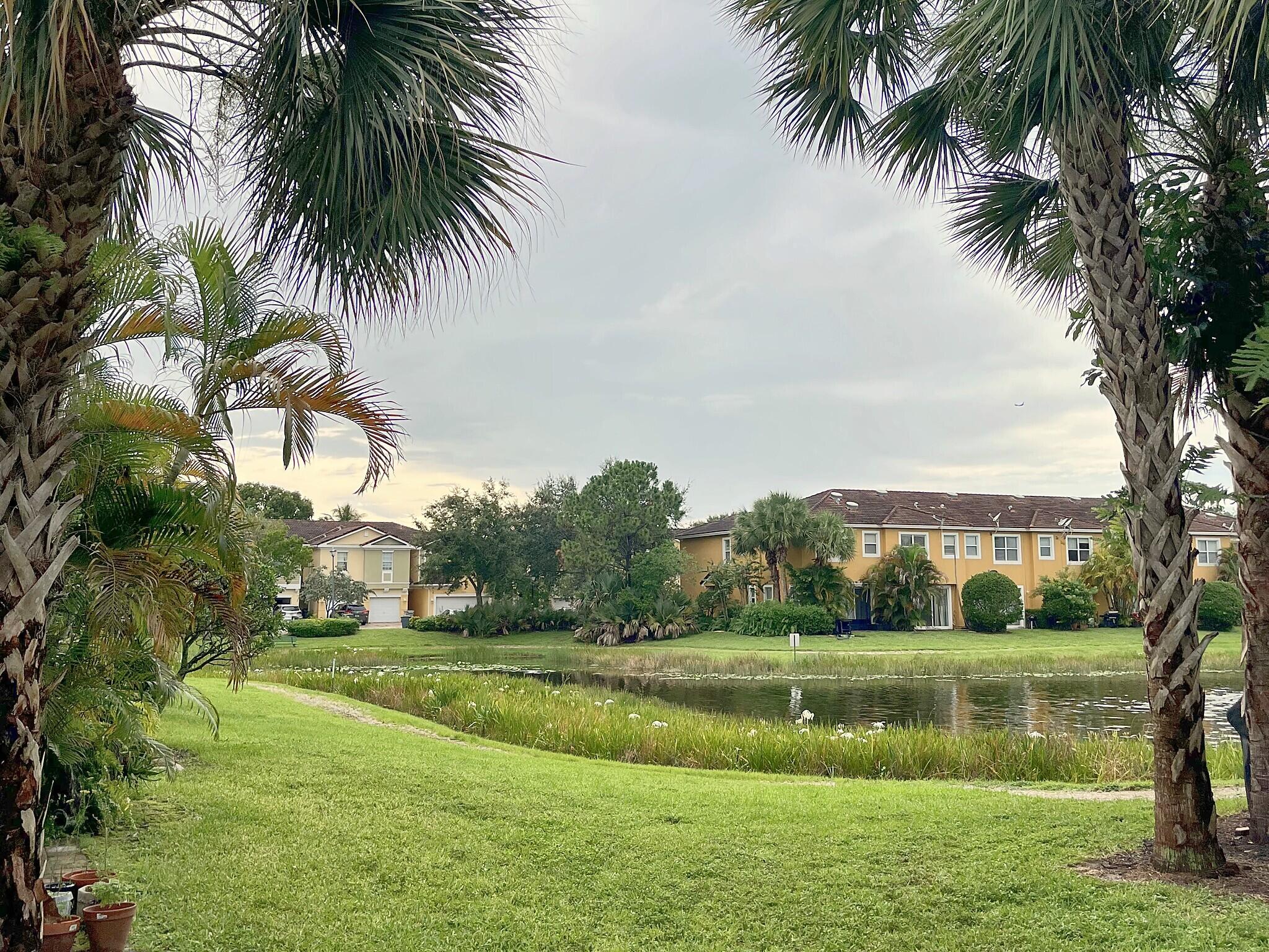 25_b20_community_green_lake