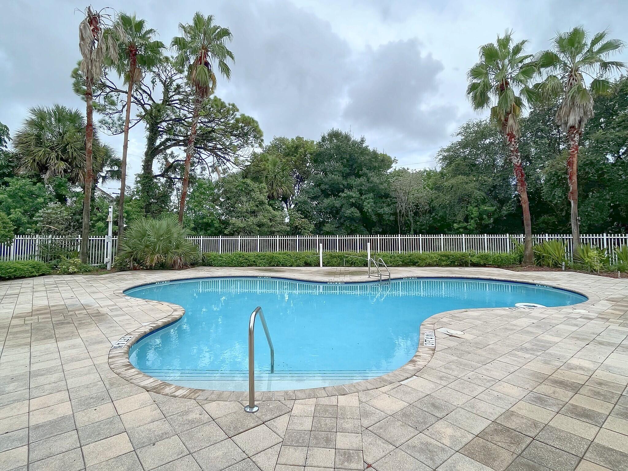 23_b18_community_pool_b
