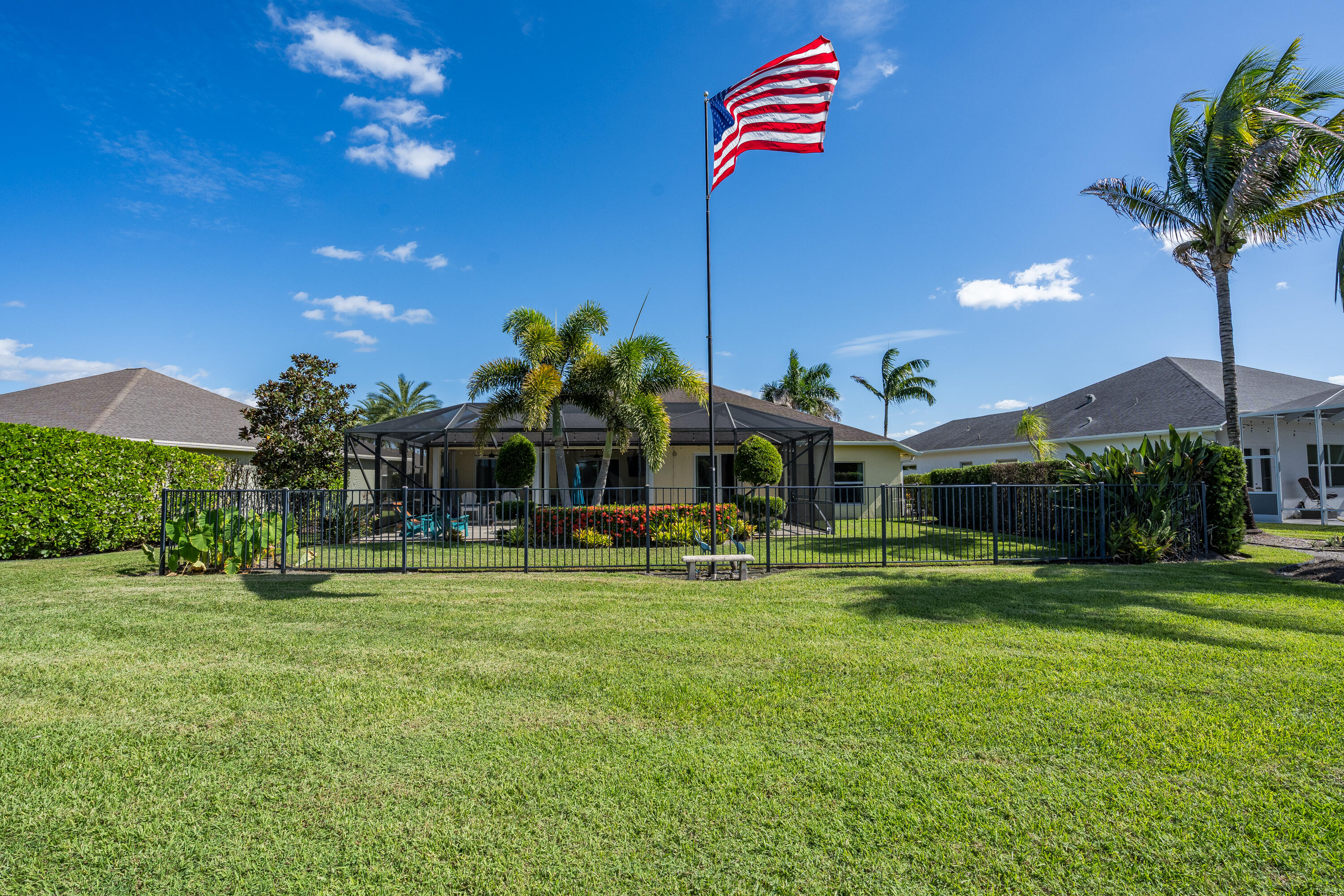460 SW Vista Lake Drive-11