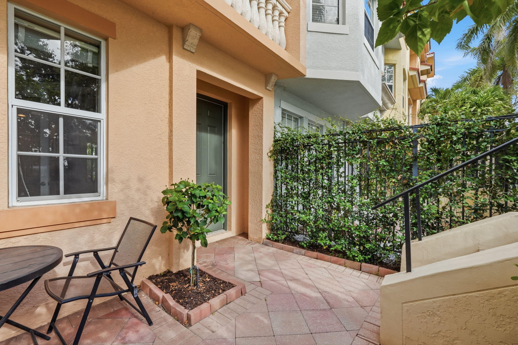 50-web-or-mls-11796_Valencia_Gardens_Ave