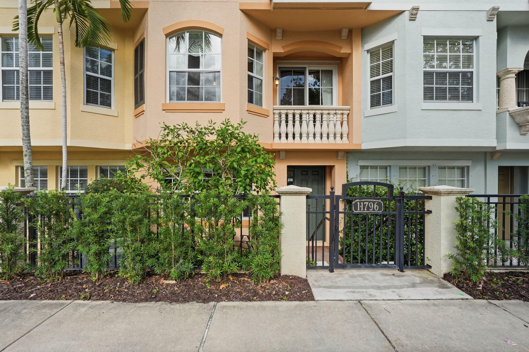 46-web-or-mls-11796_Valencia_Gardens_Ave