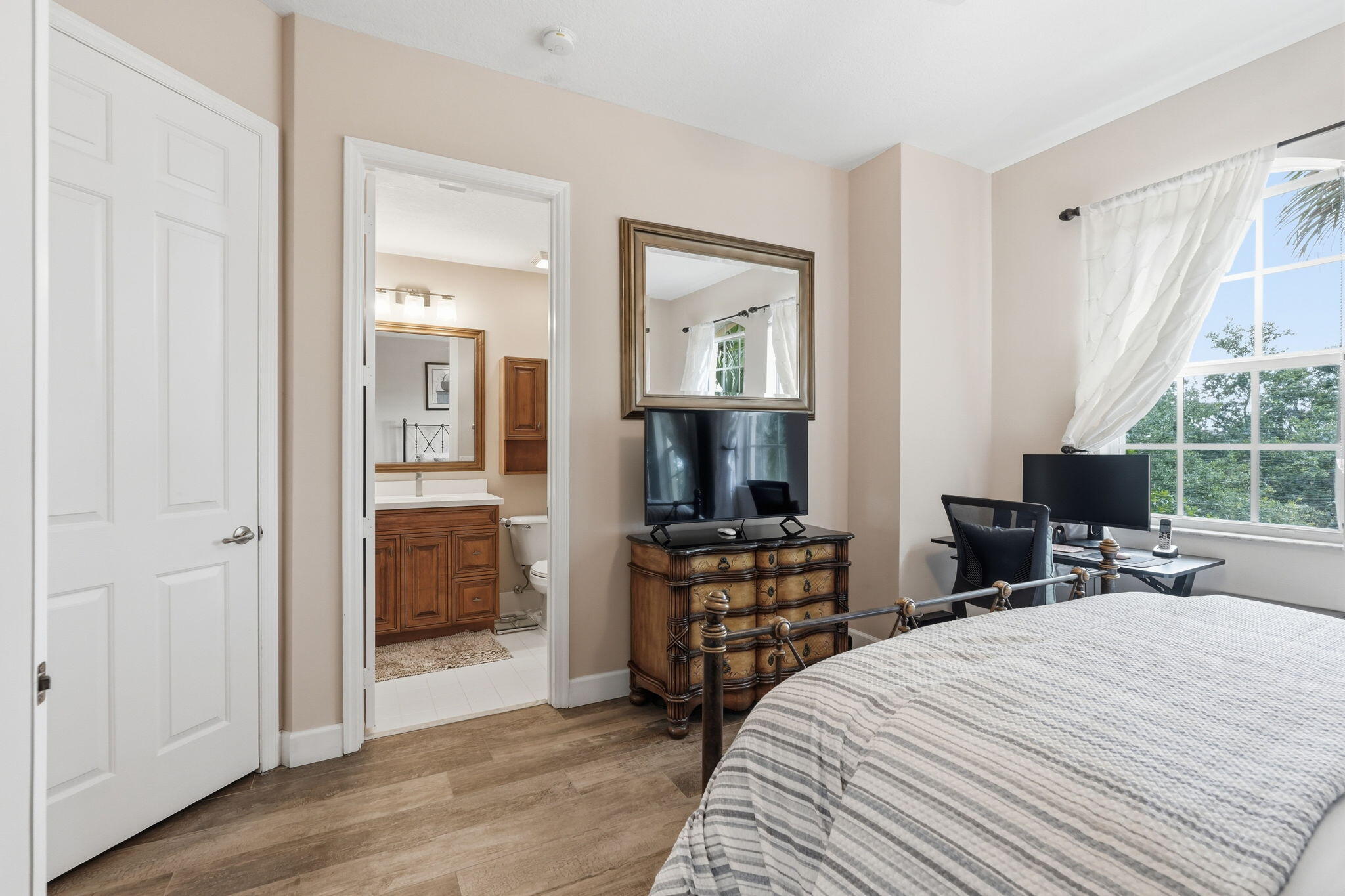10-web-or-mls-11796_Valencia_Gardens_Ave