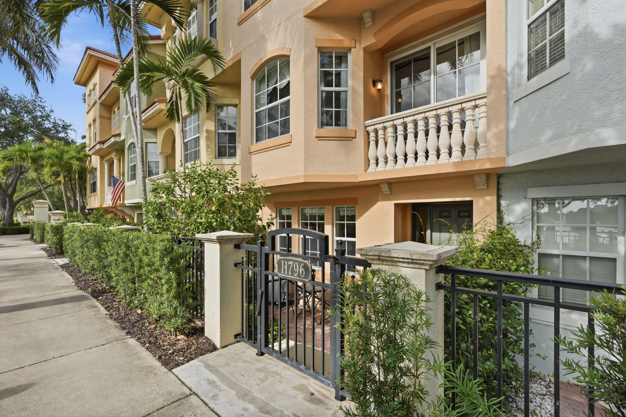 48-web-or-mls-11796_Valencia_Gardens_Ave