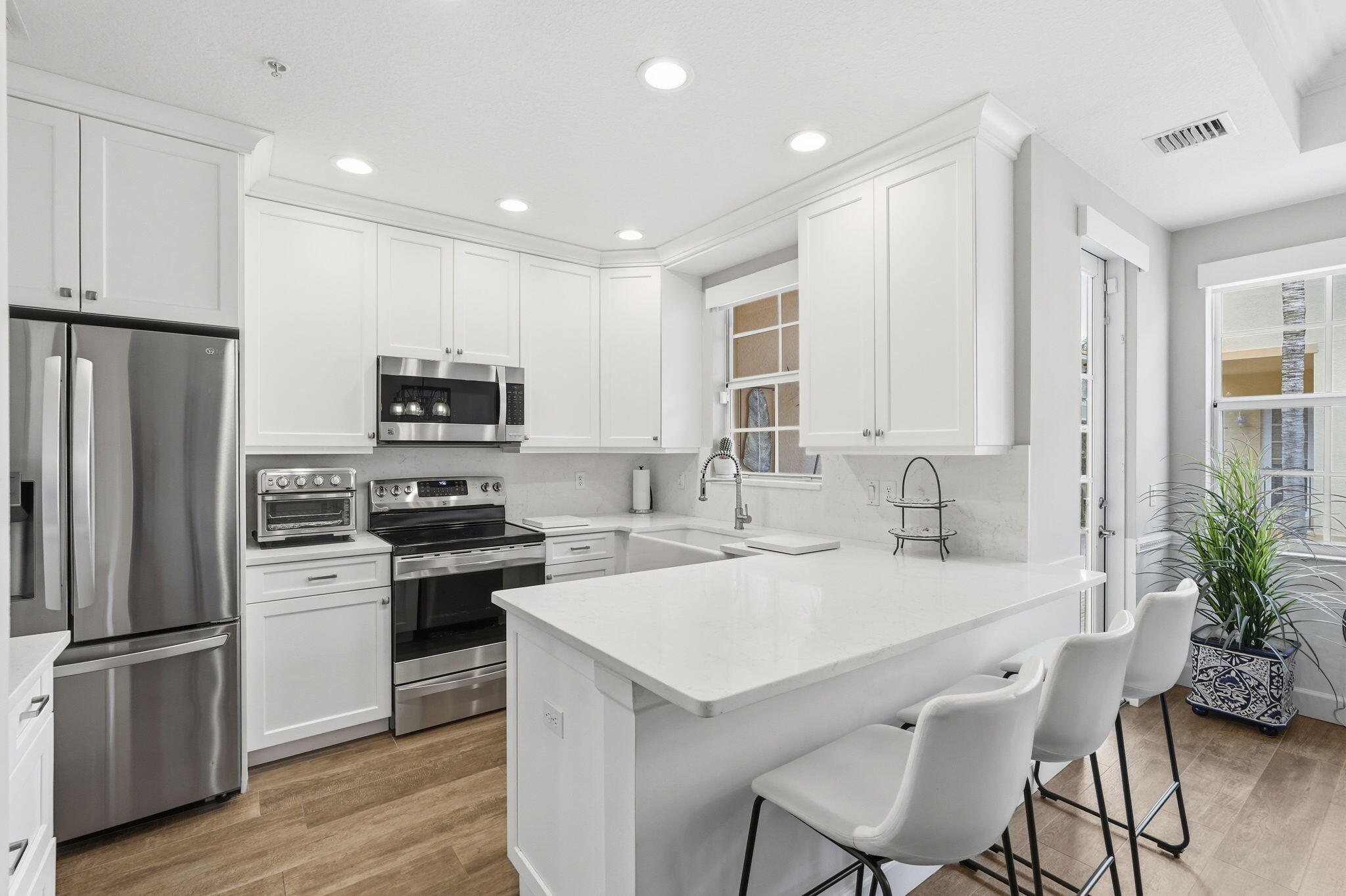 27-web-or-mls-11796_Valencia_Gardens_Ave