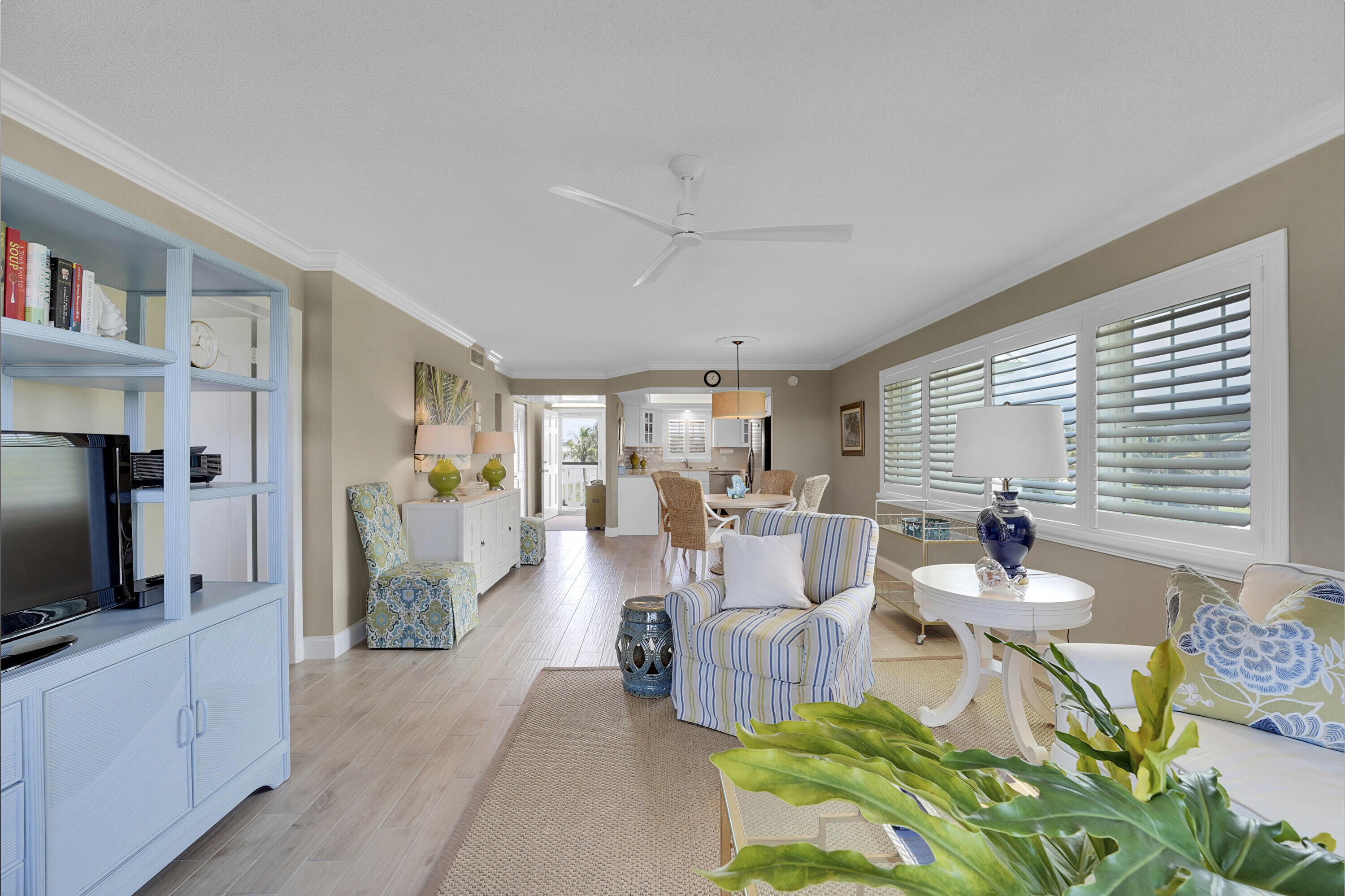306 Living to Dining Area