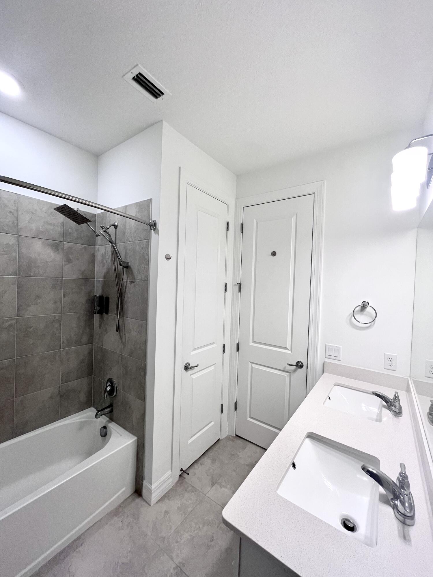 Upstair Full Bathroom View 2