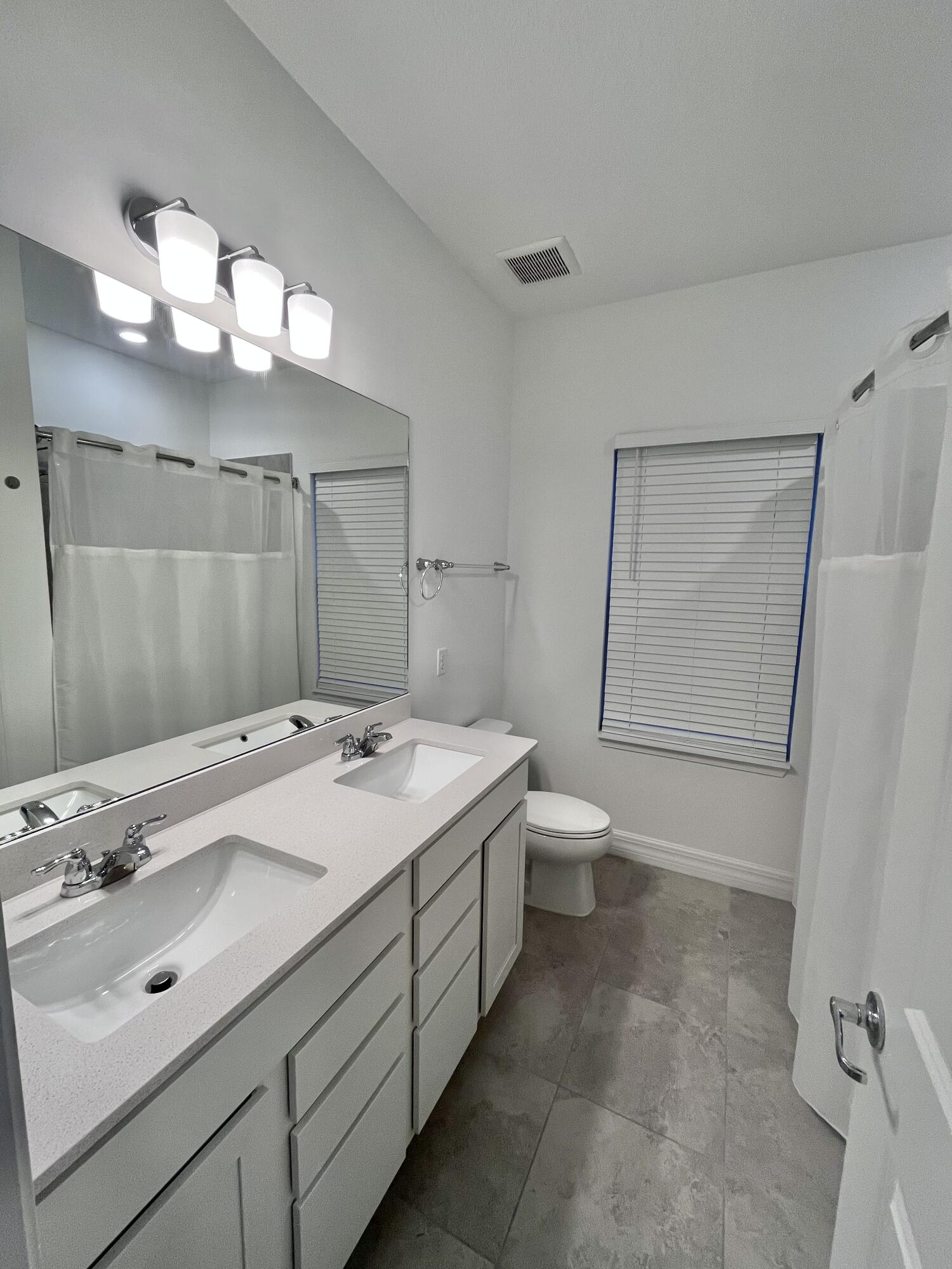 Upstair Full Bathroom