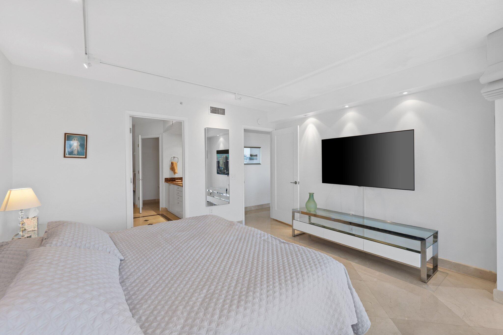 17555 Collins Ave Sunny Isles Beach - 56