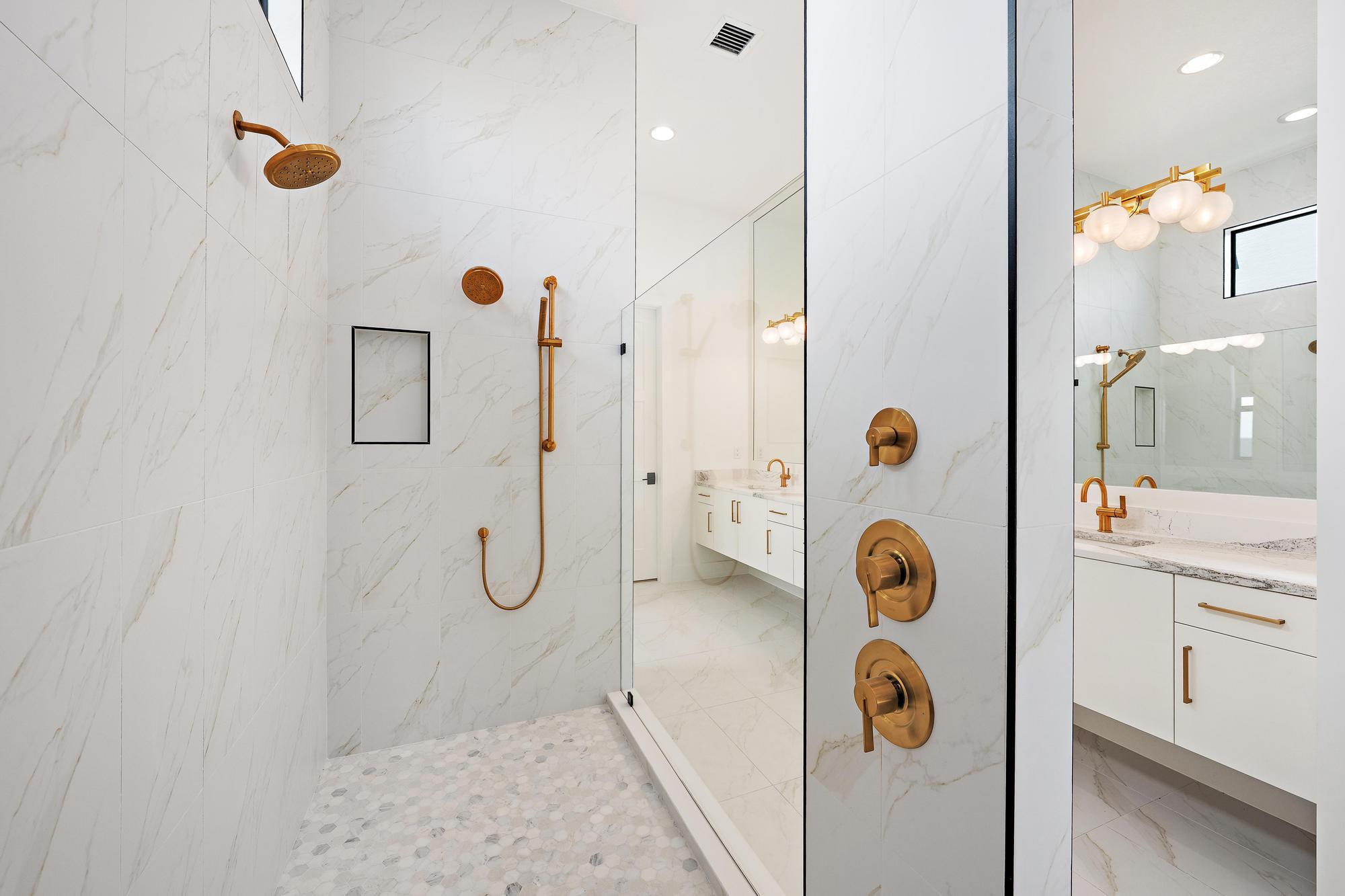 Main Bathroom Ensuite