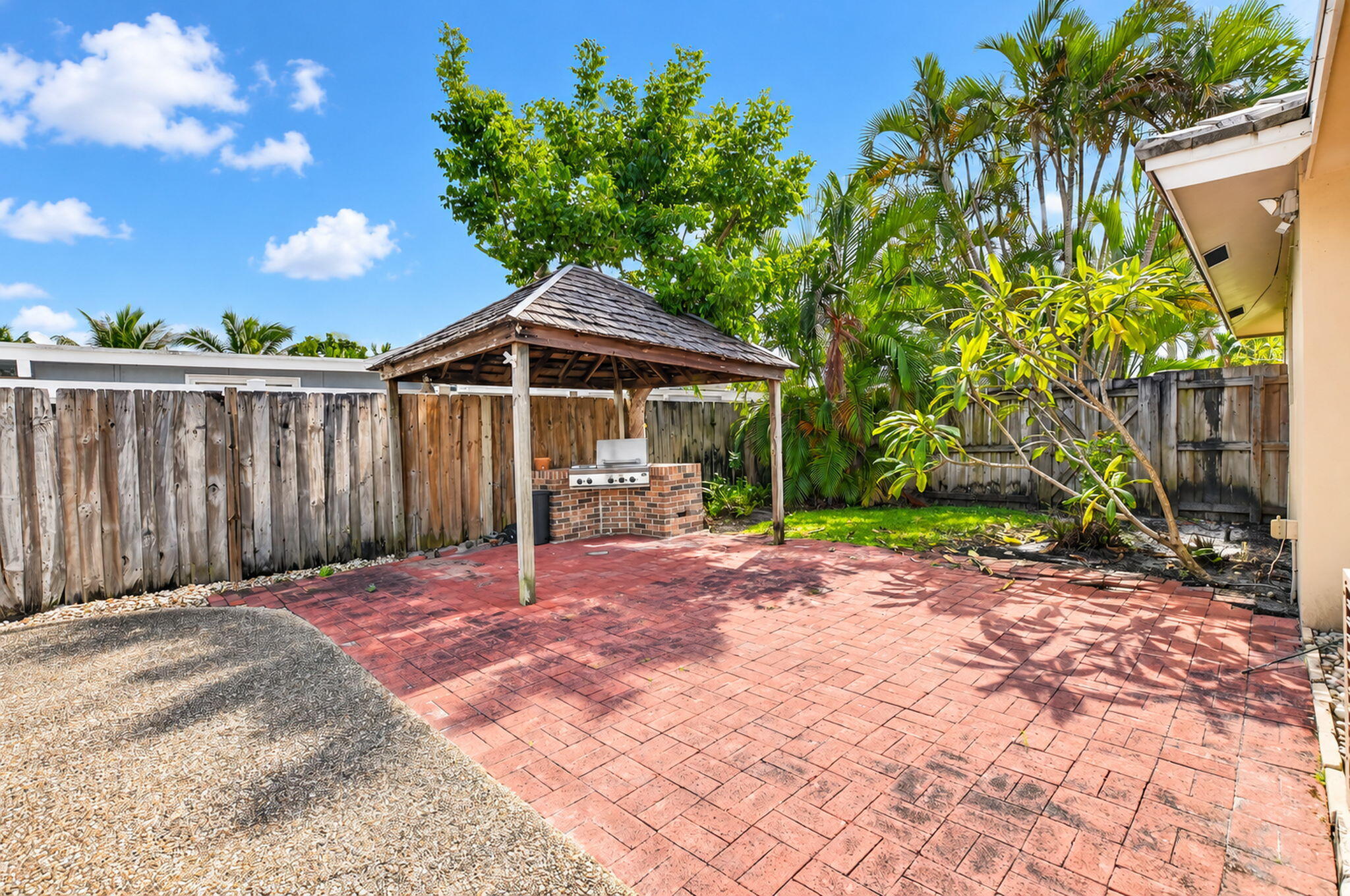 Backyard Tiki Hut with Grill