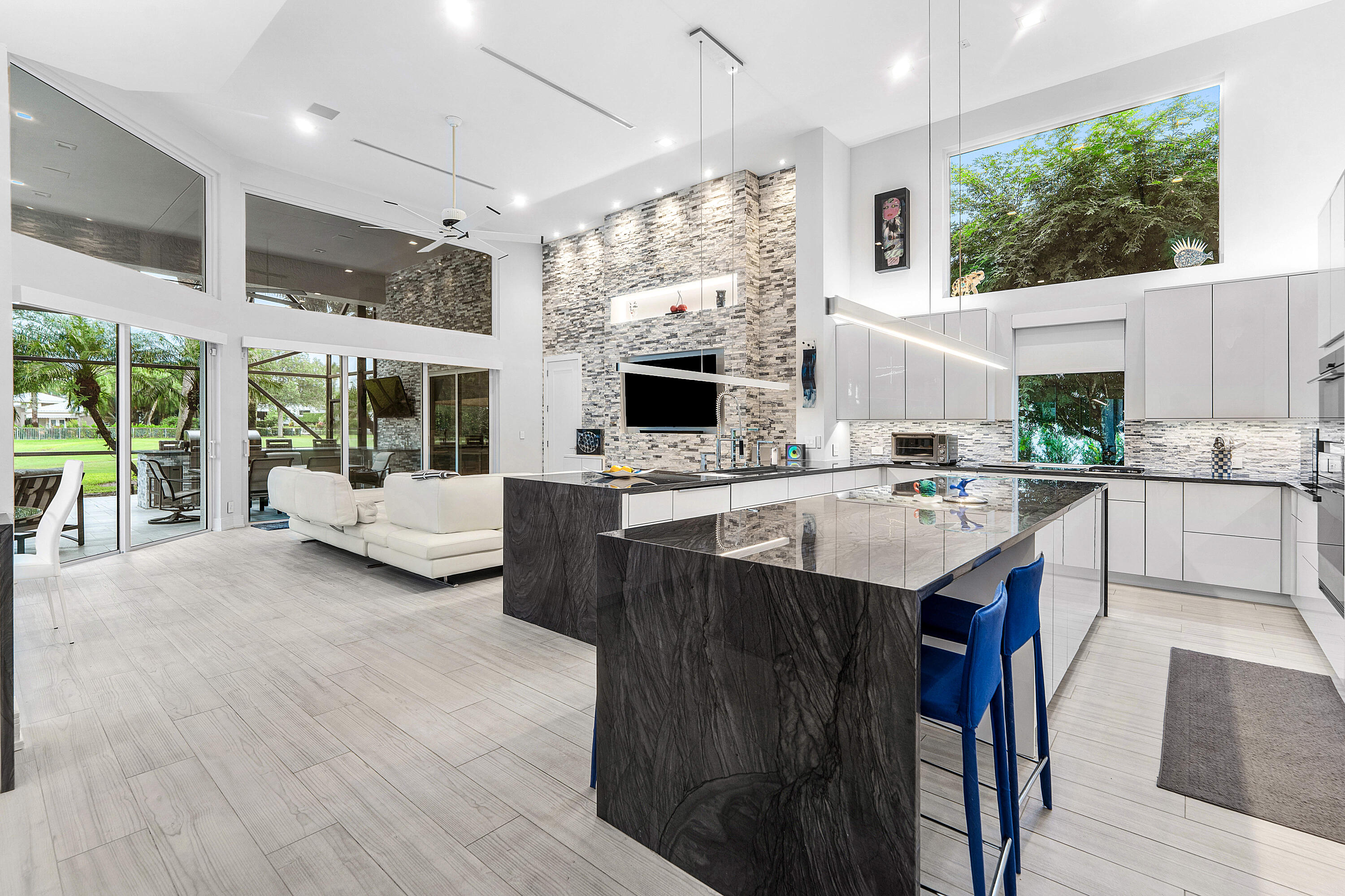 Kitchen/Fam Rm Kitchen/Fam Rm