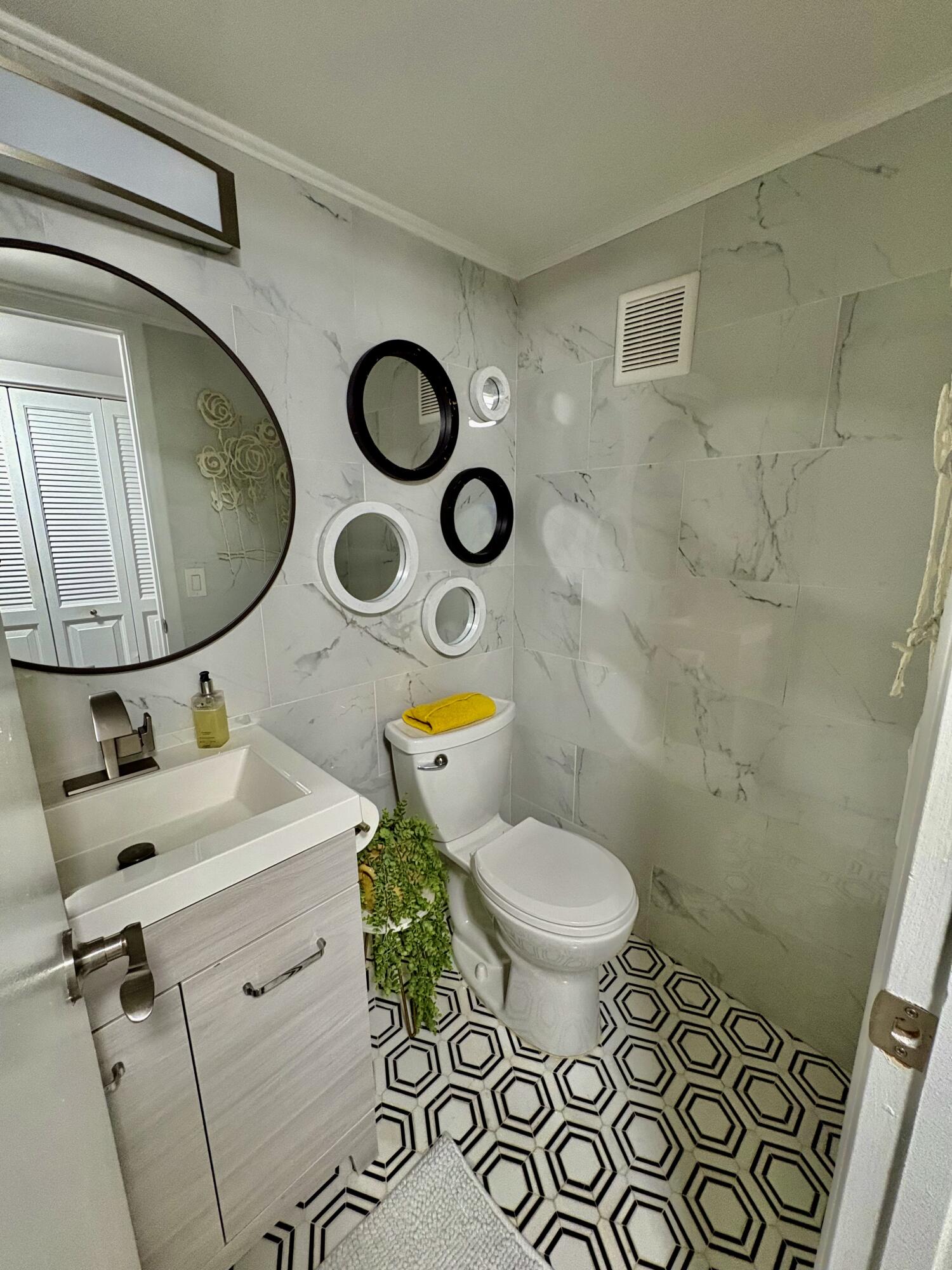 Guest Restroom