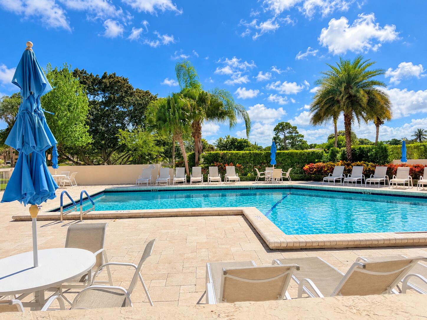 Sunny Tropical Poolside Retreat