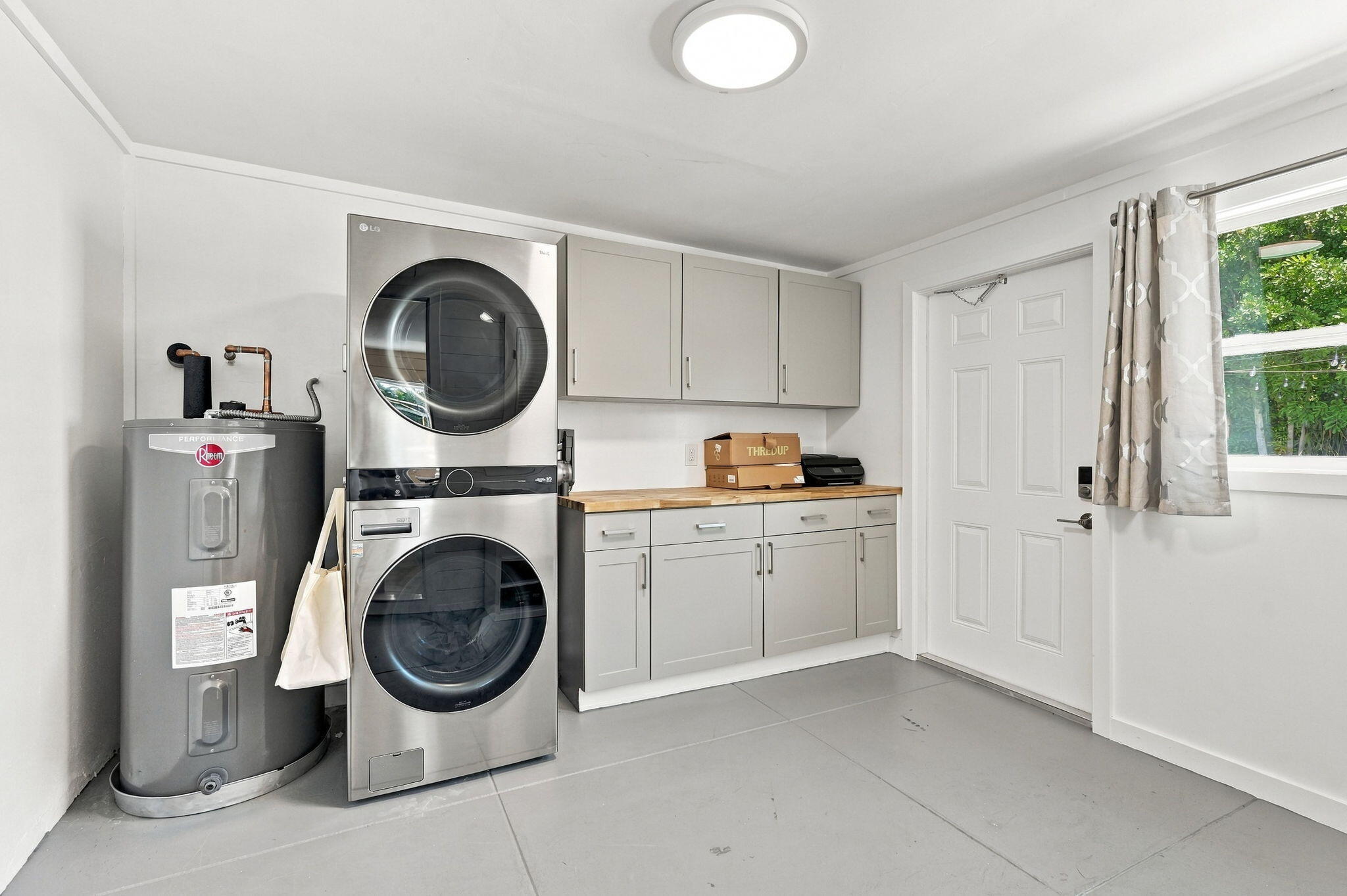 Huge Utility Room