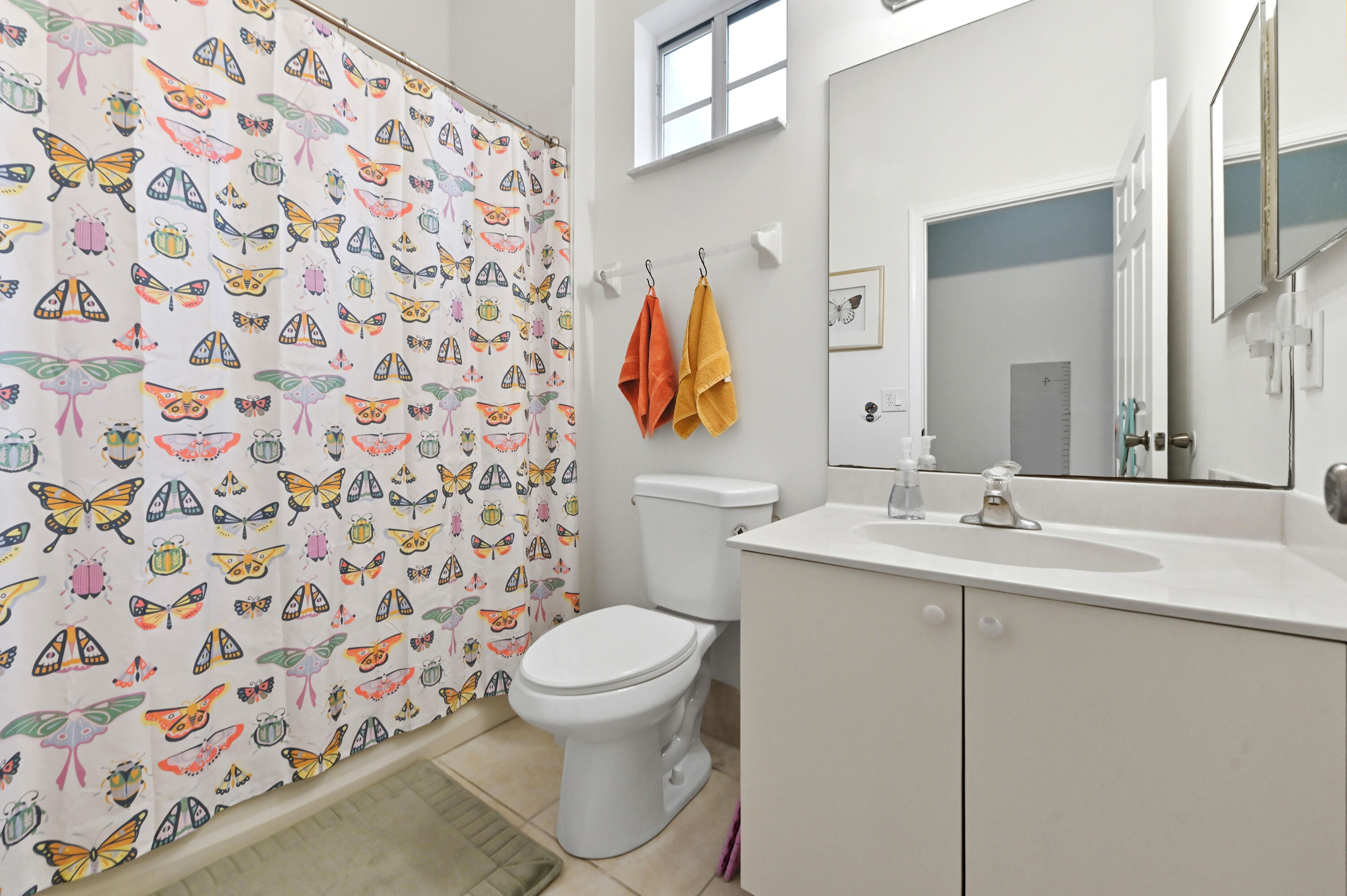 24 Bathroom 02