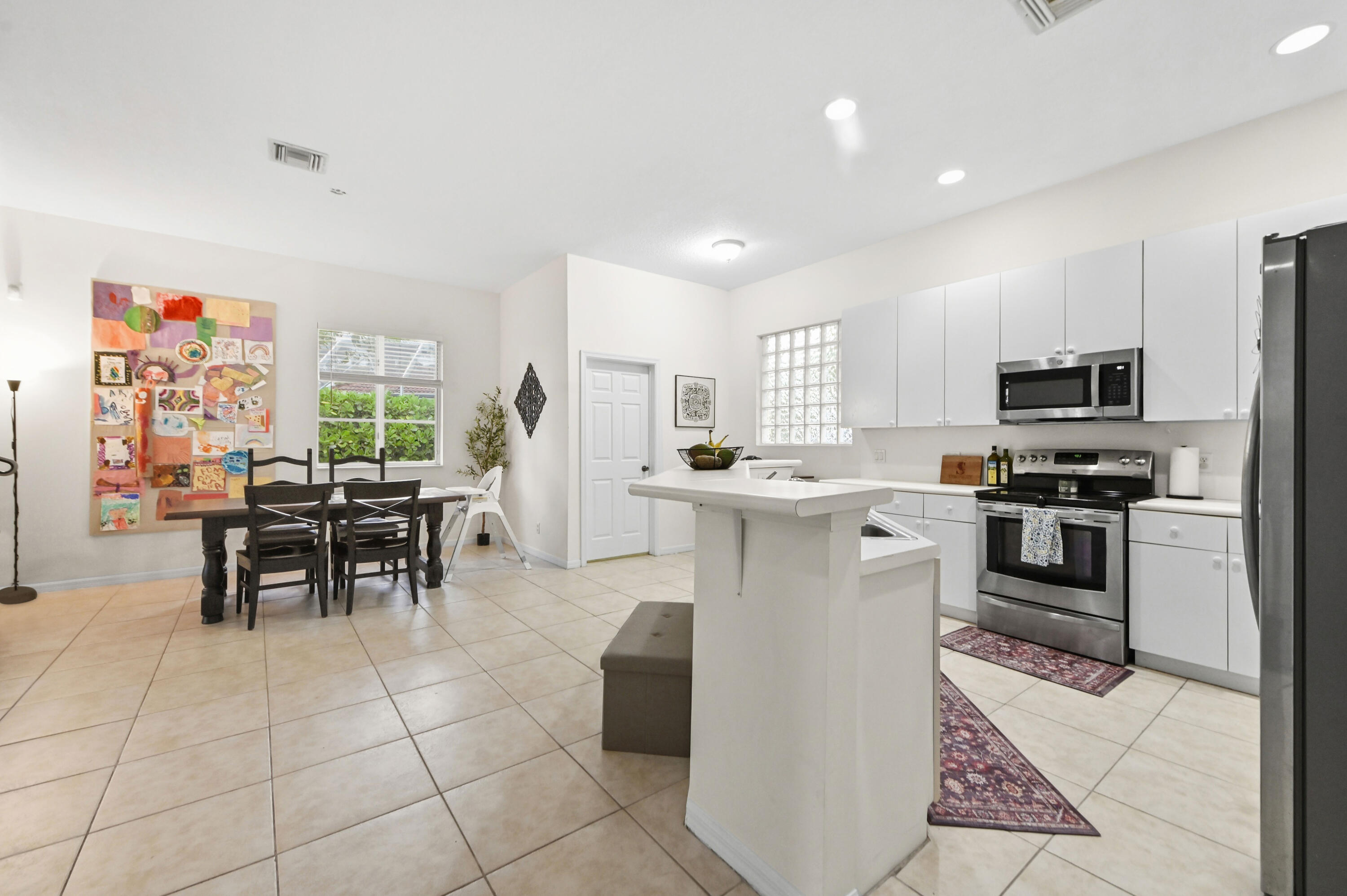 14 Dining area 01