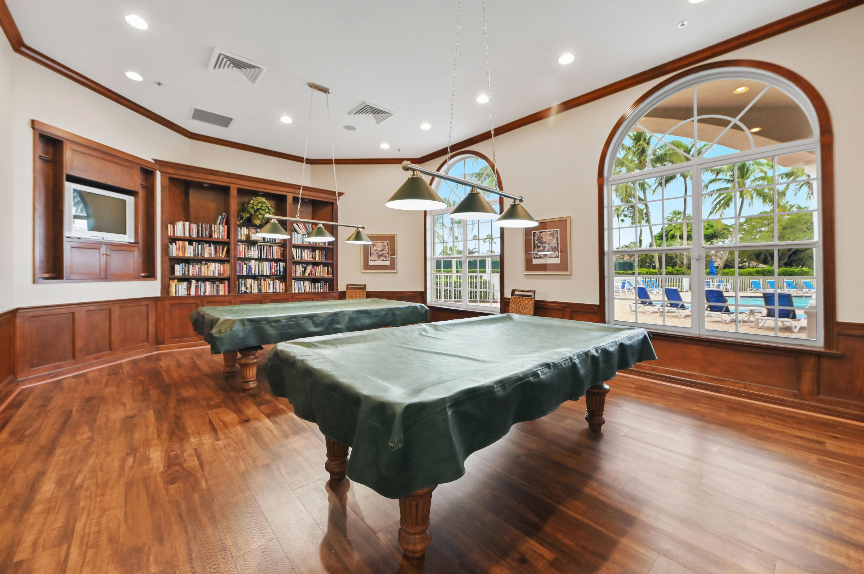 36 Clubhouse 01