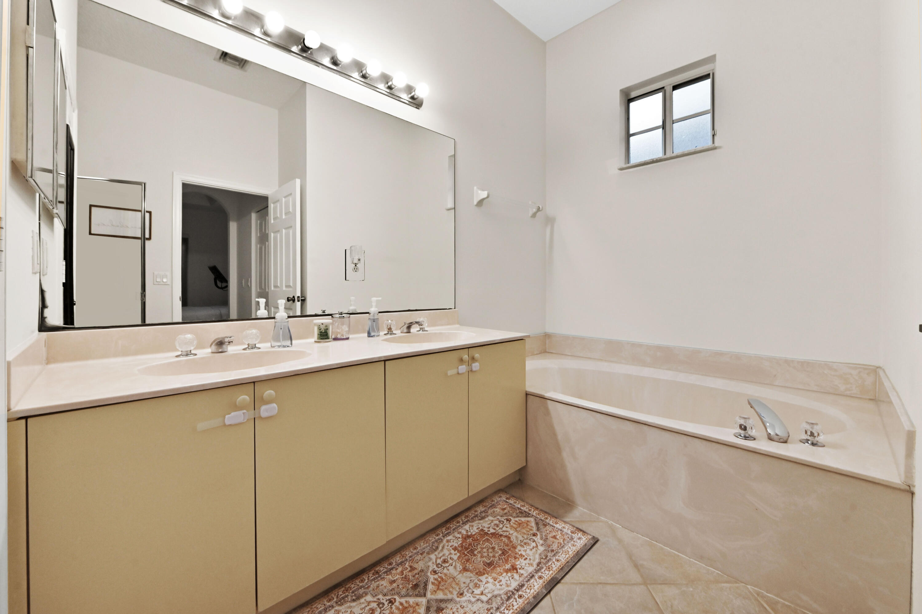 29 Bathroom 03