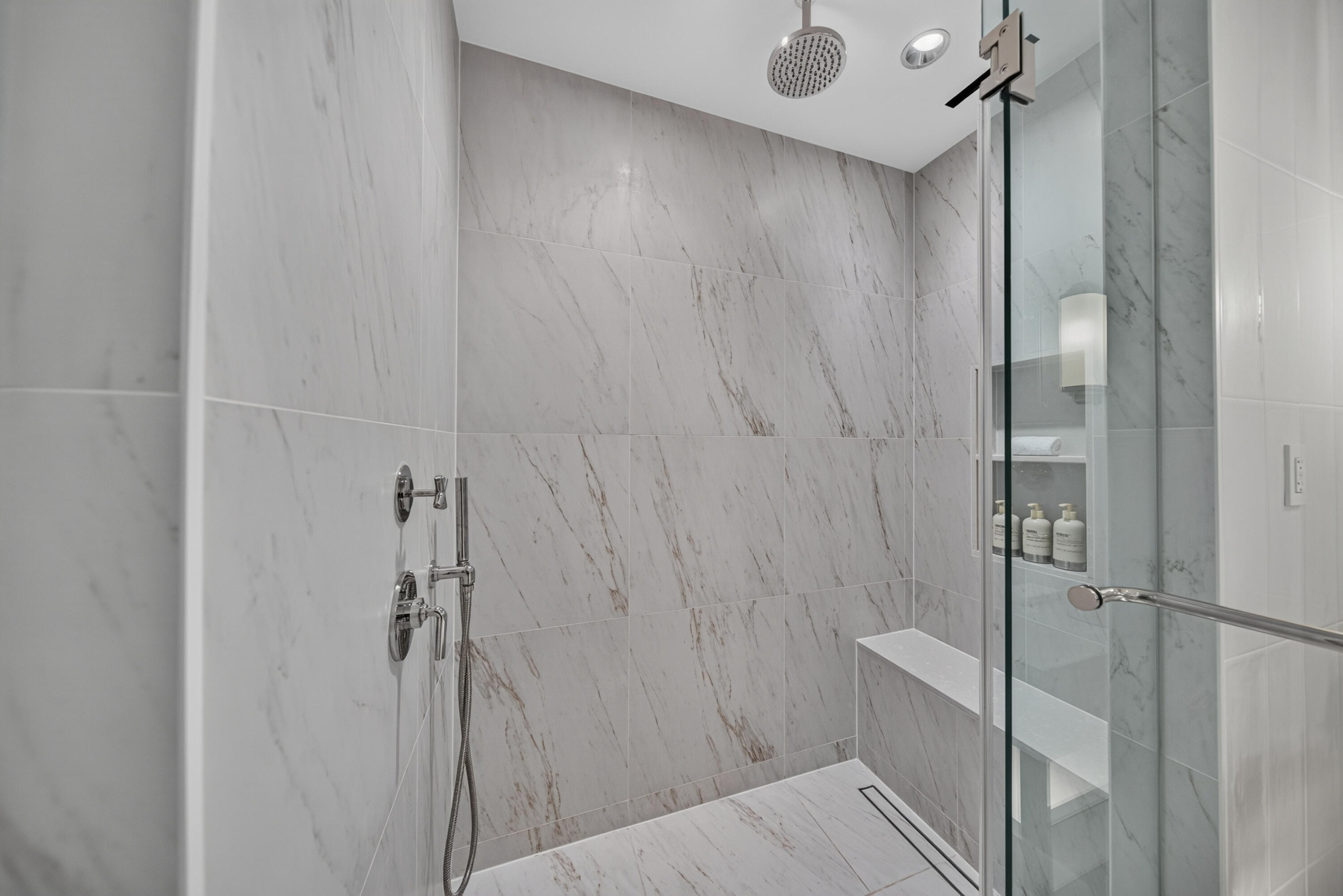 Primary King Suite En Suite Bathroom with Dual Sink, Soaking Tub, Separate Shower & Toilet Closet