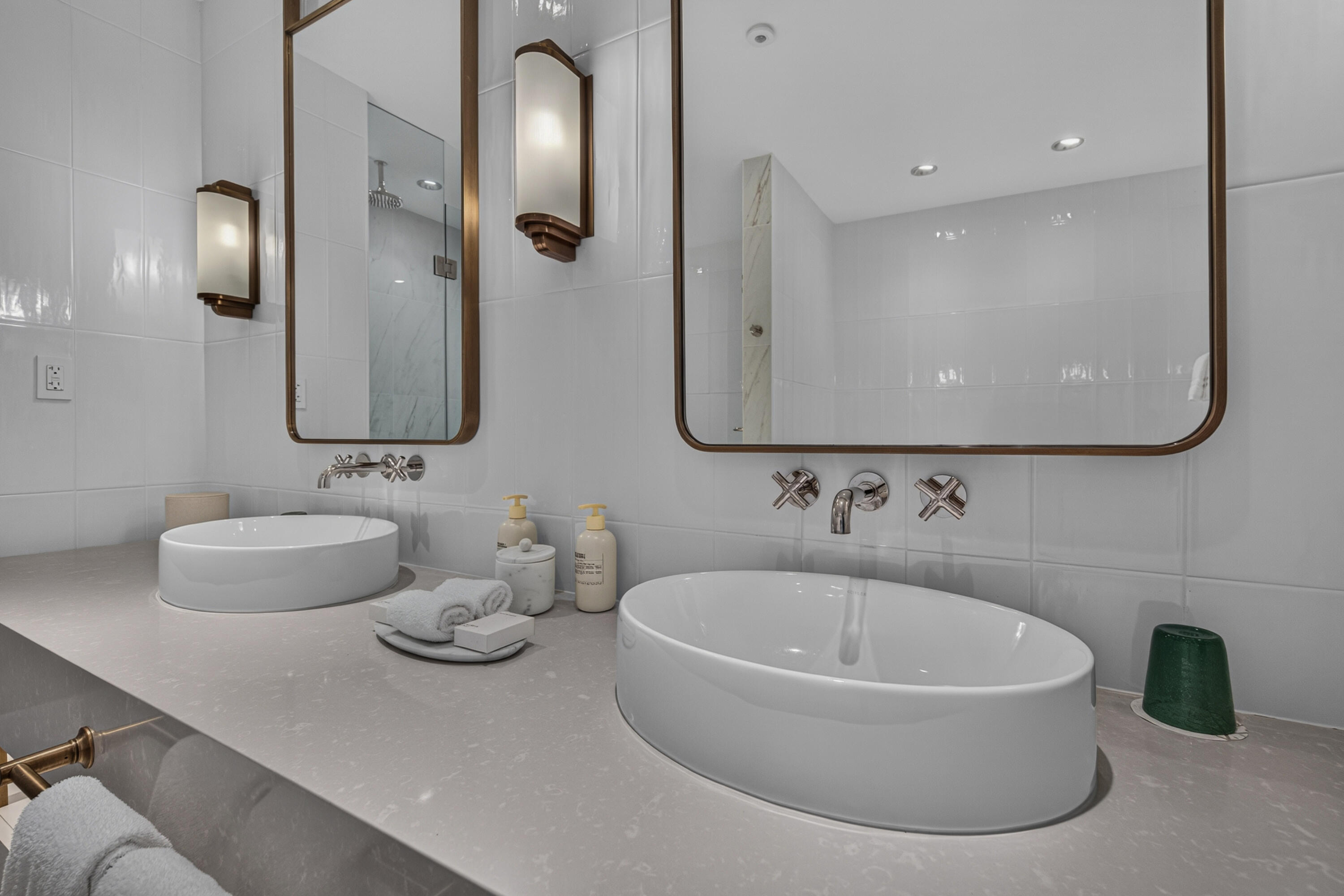 Primary King Suite En Suite Bathroom with Dual Sink, Soaking Tub, Separate Shower & Toilet Closet