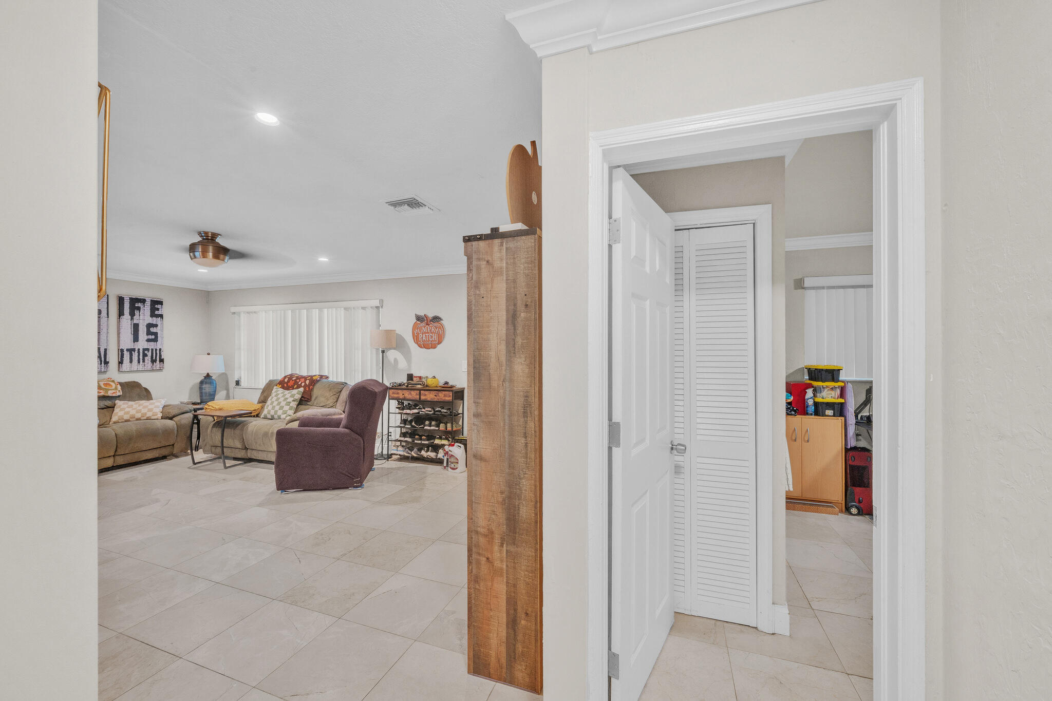 16 Foyer (1)