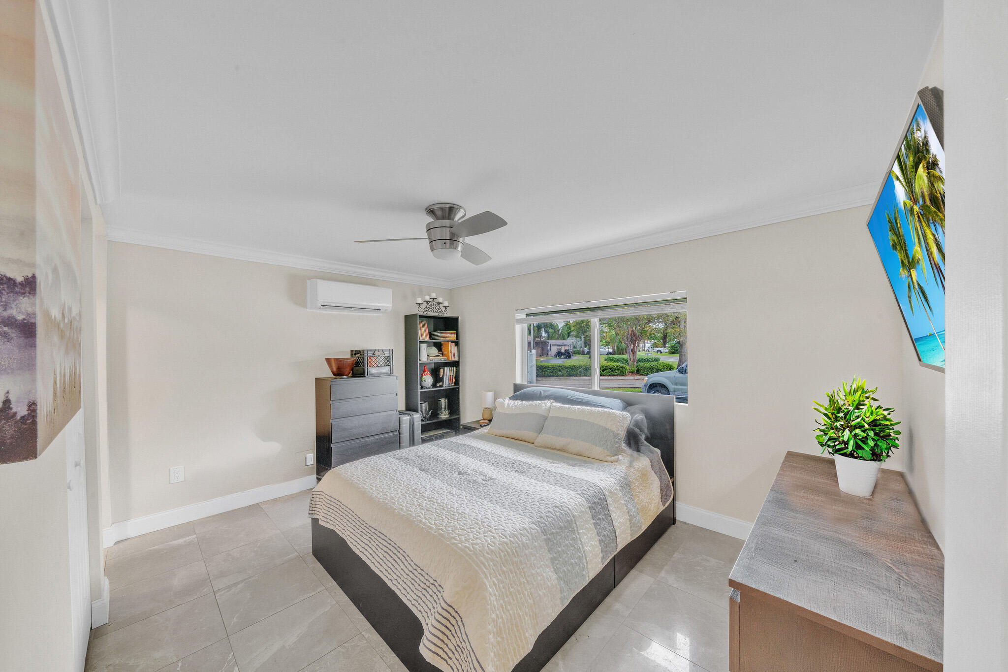 10 Primary Bedroom (1)