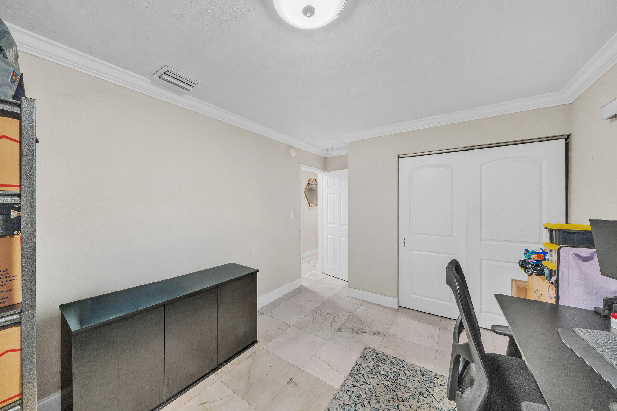 14 Guest Bedroom B (2)