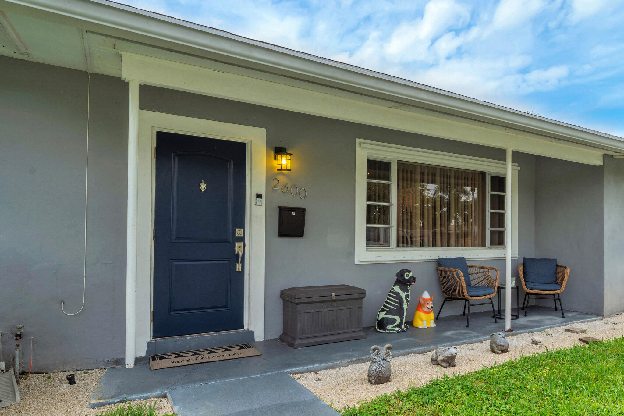 1 Exterior Front (2)