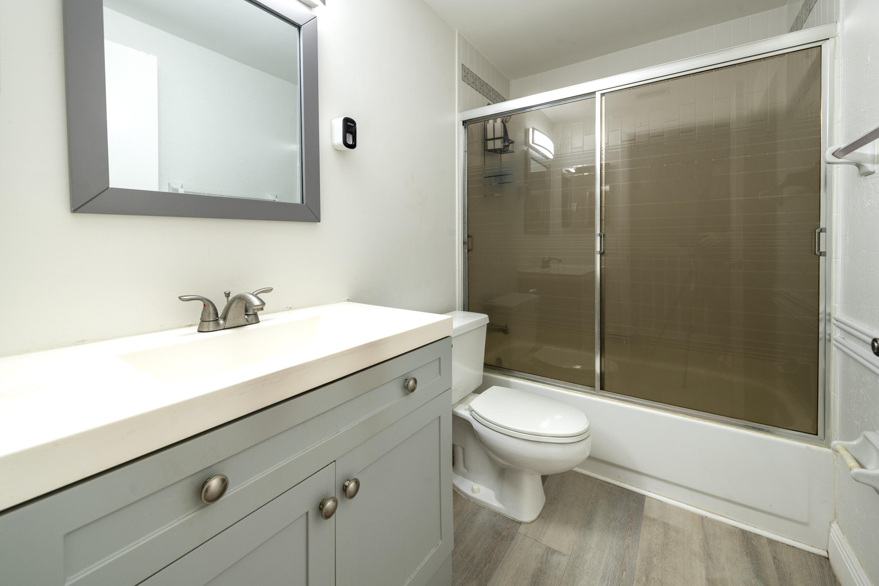 upstairs guest bathroom