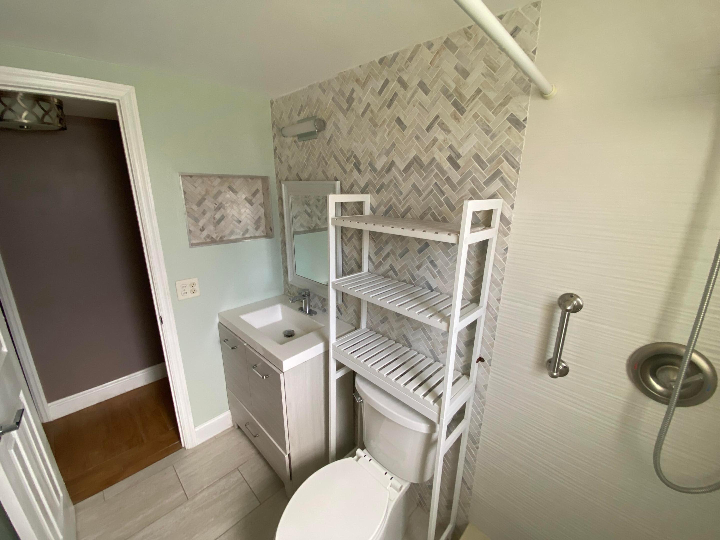 Hall Full Bath 3