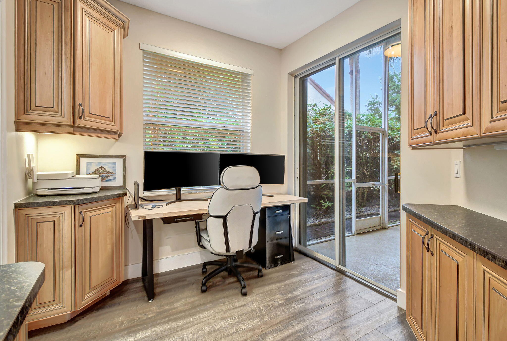 Eat in kitchen/Office Eat in kitchen/Office