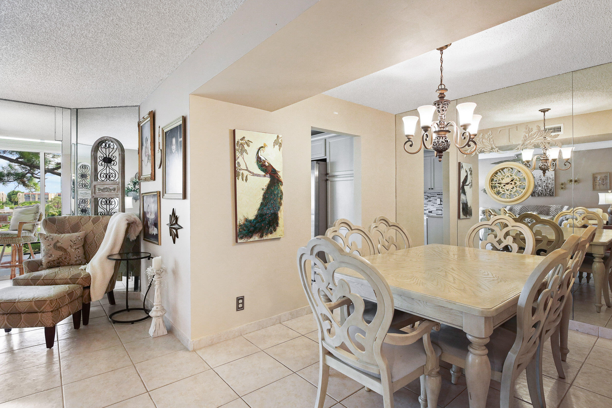 LIVING/DINING