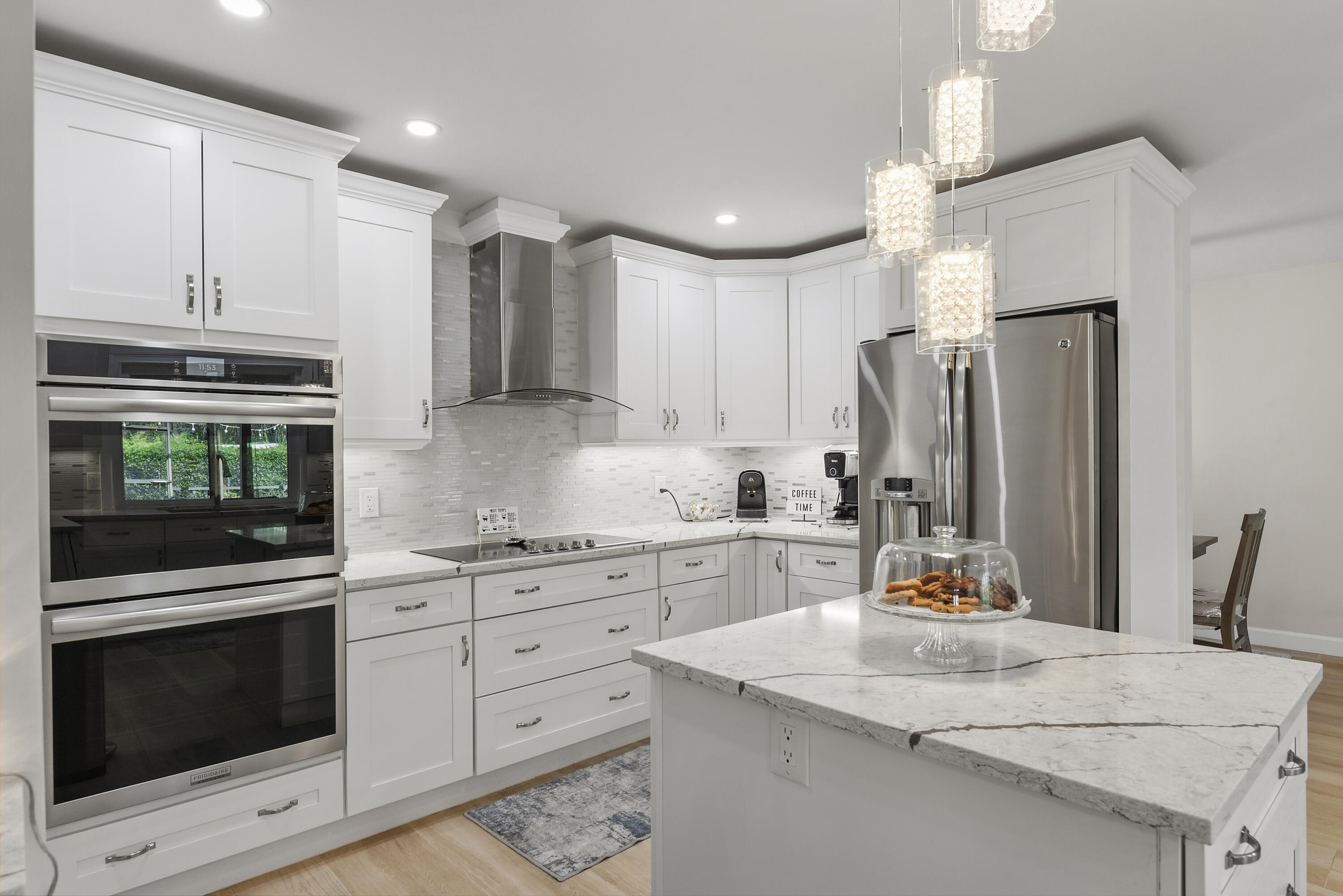 A chef's dream! Premium double wall ovens offer convection baking, air frying, dehydrating, and more! Exceptional cooking versatility for everything from everyday meals to gourmet entertaining. A chef's dream! Premium double wall ovens offer convection baking, air frying, dehydrating, and more! Exceptional cooking versatility for everything from everyday meals to gourmet entertaining.