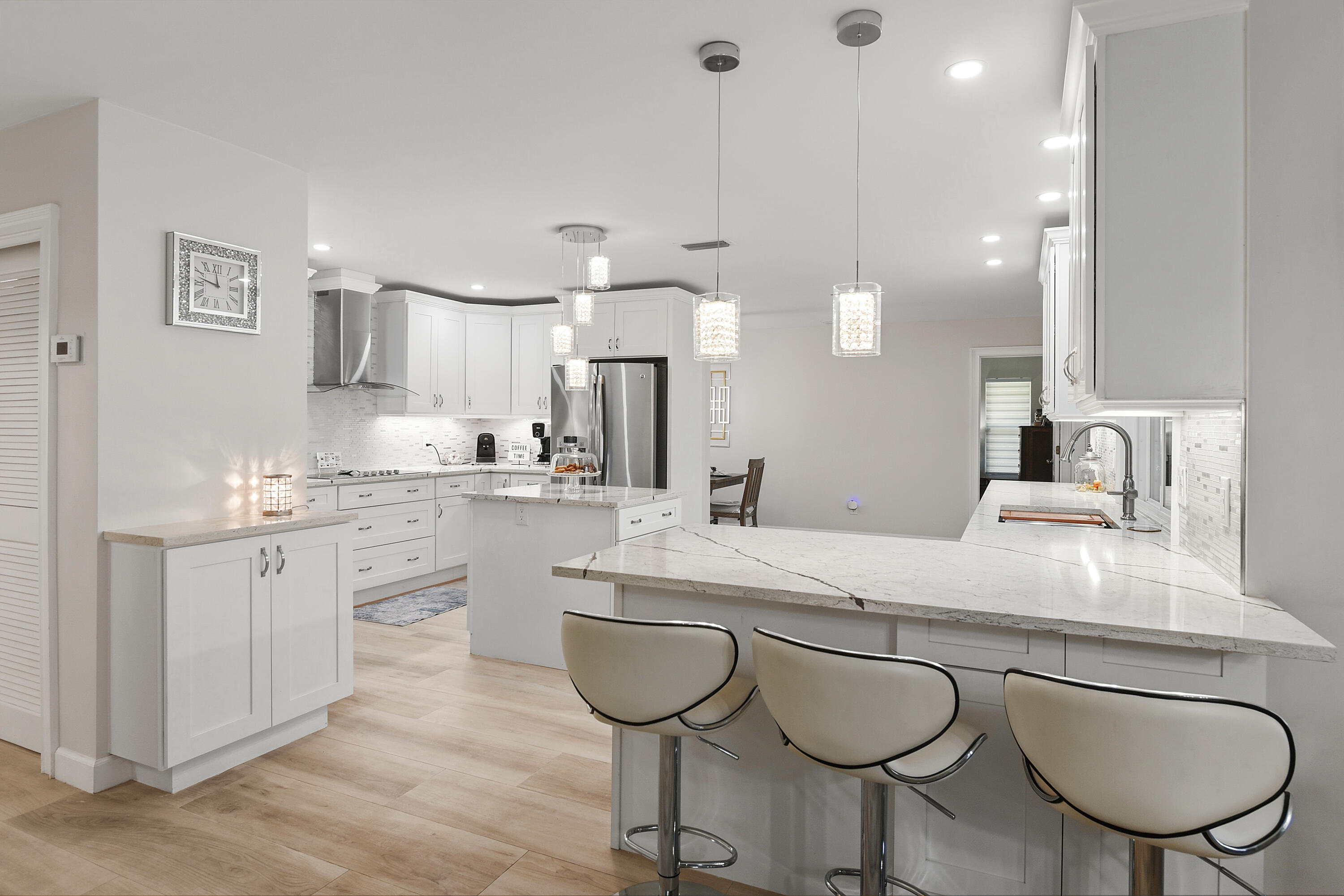 Generous sitting and prep space