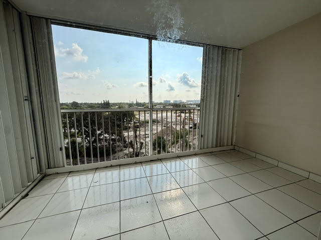 5700 covered screened in patio