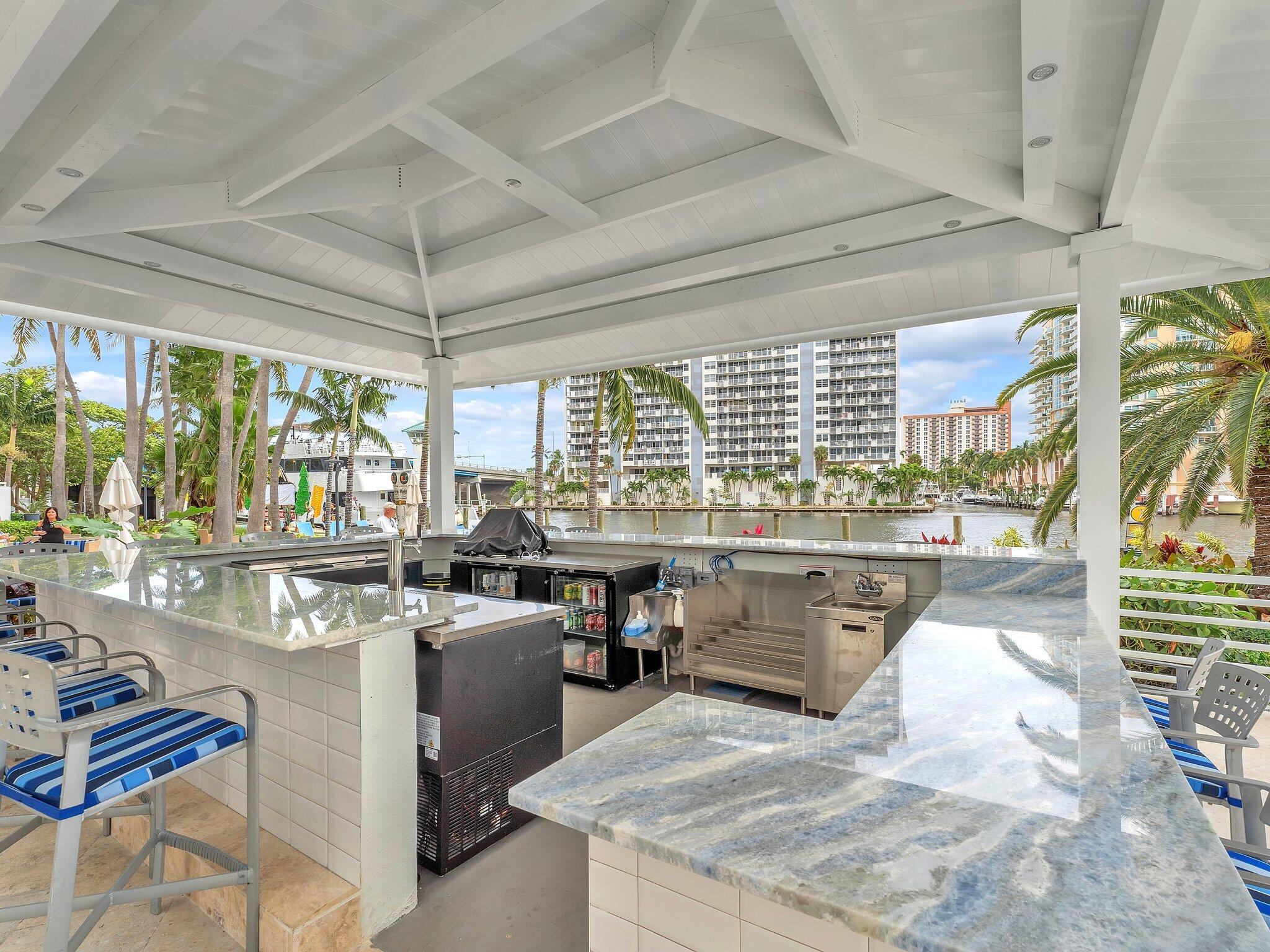 outdoor bar - G-One