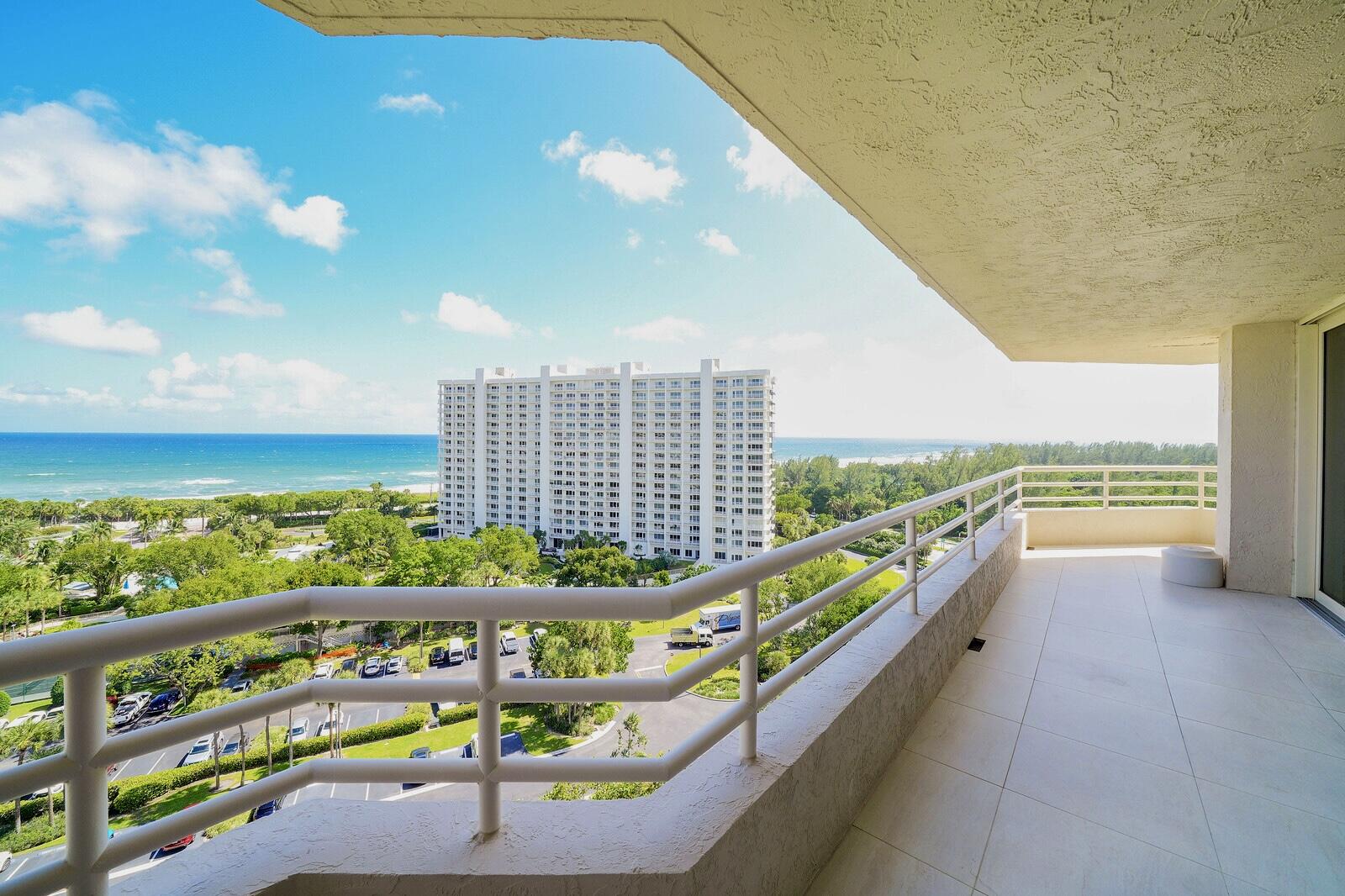 SPRAWLING WRAPAROUND TERRACE