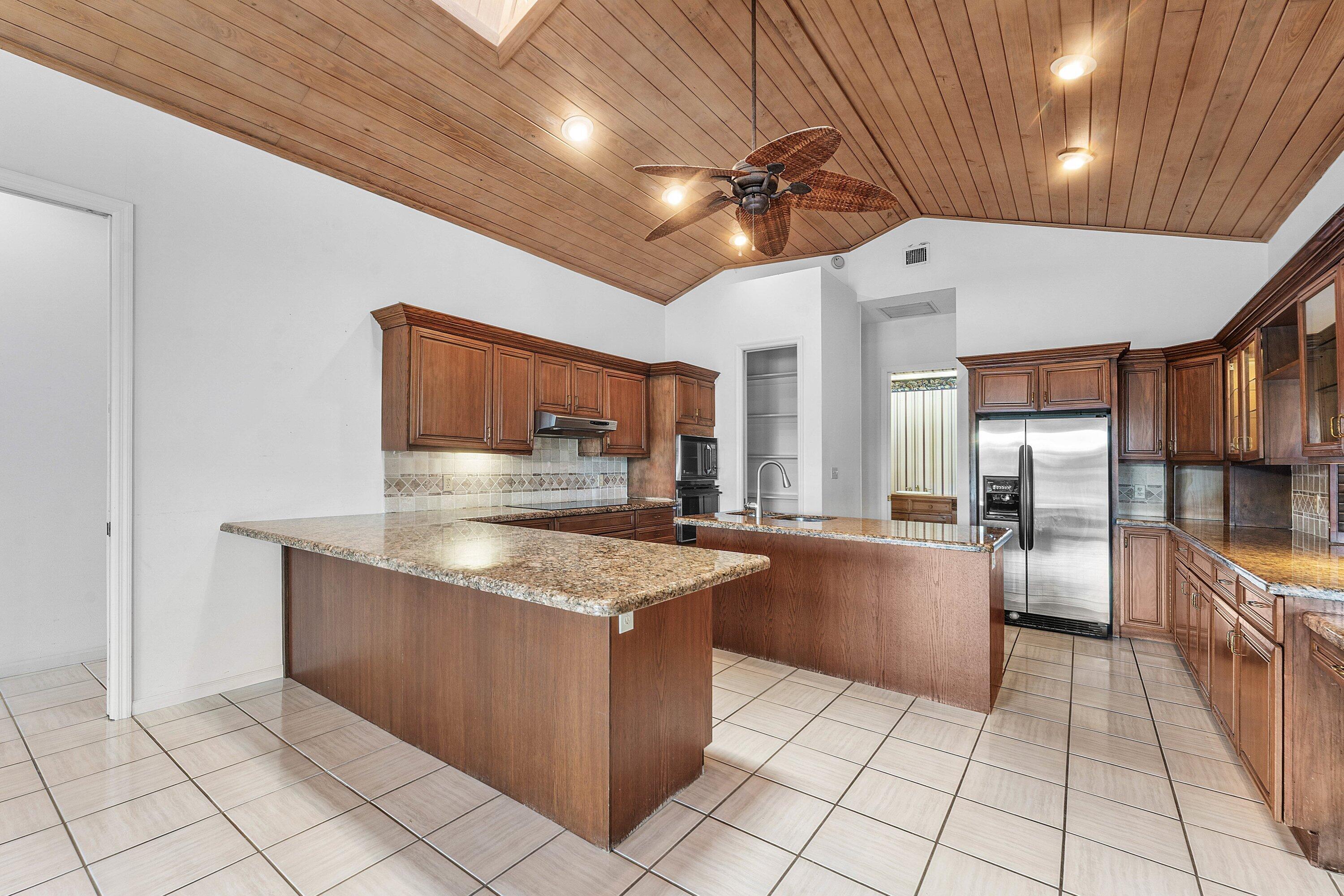 018-10126SoutheastRoyalTernWay-Tequesta-