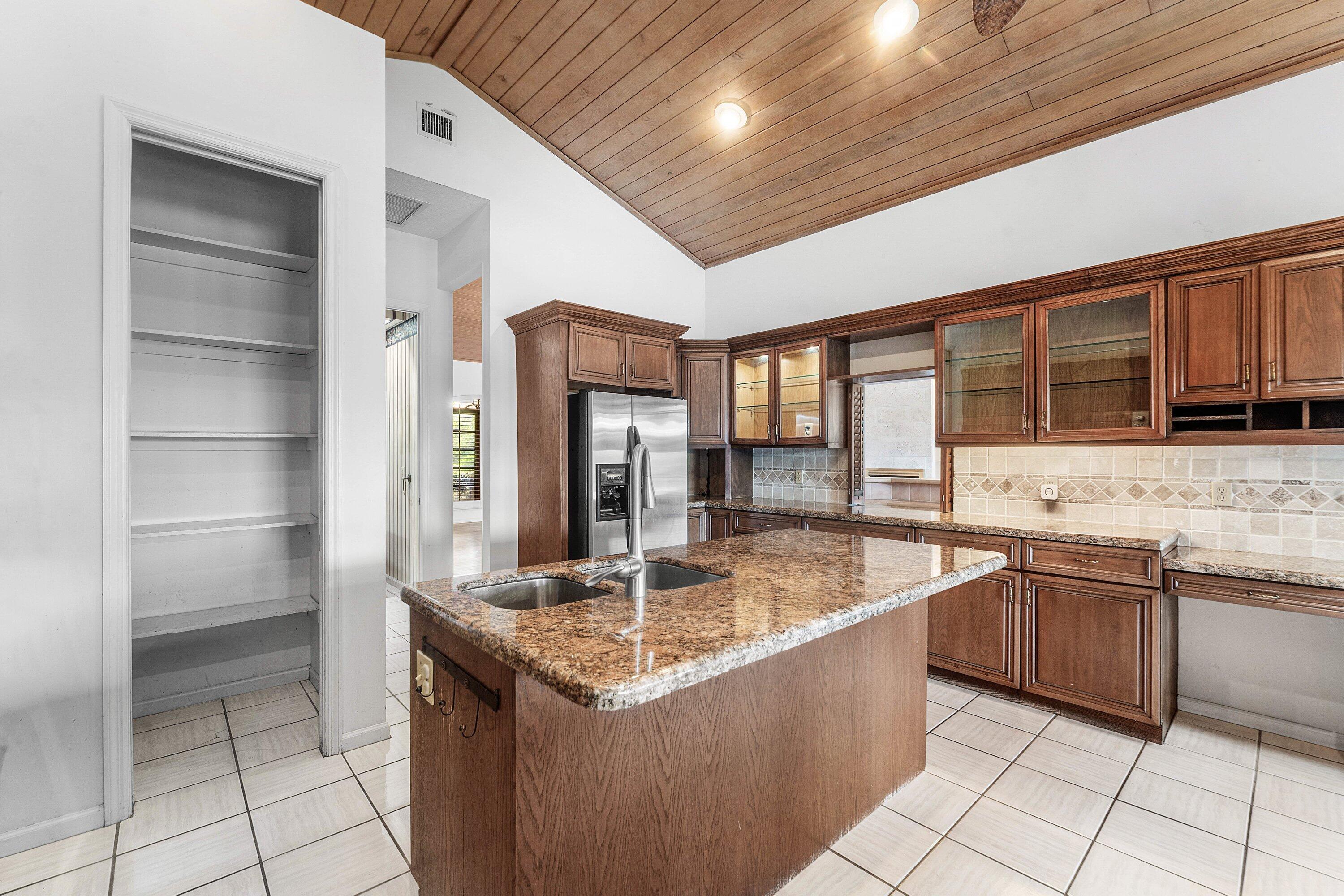 021-10126SoutheastRoyalTernWay-Tequesta-