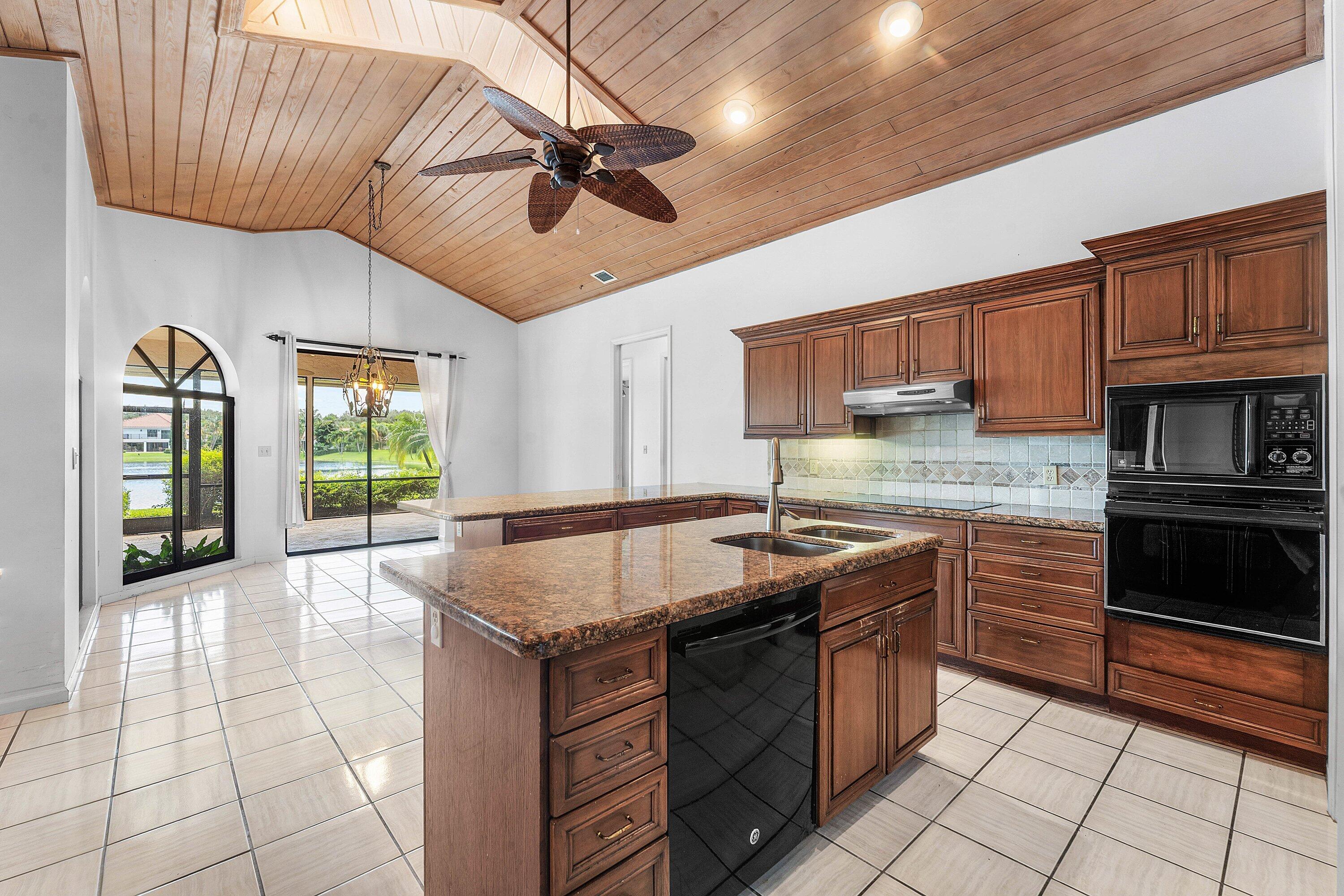 019-10126SoutheastRoyalTernWay-Tequesta-