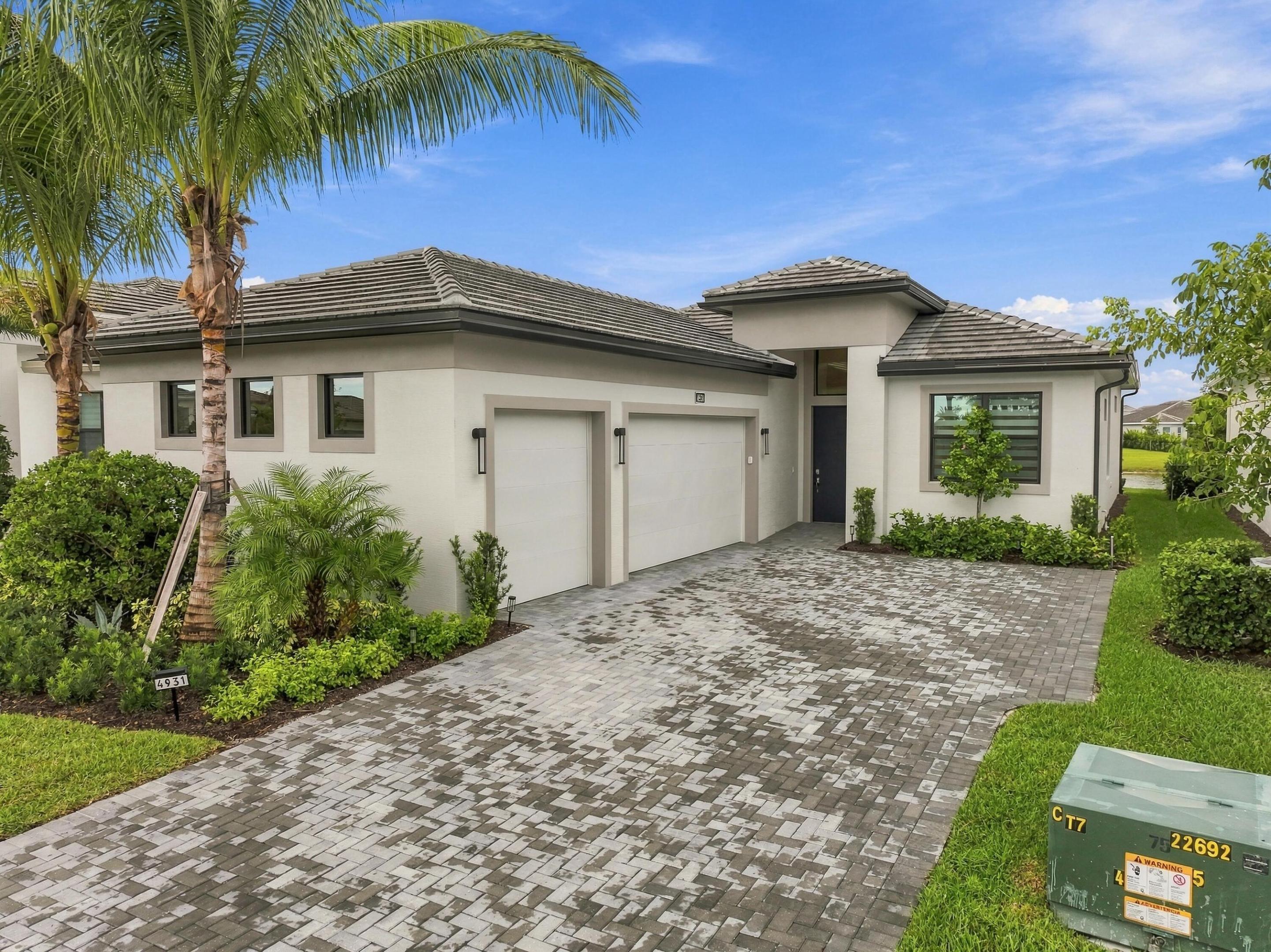 Lila model with 3 car garage and paved driveway Lila model with 3 car garage and paved driveway