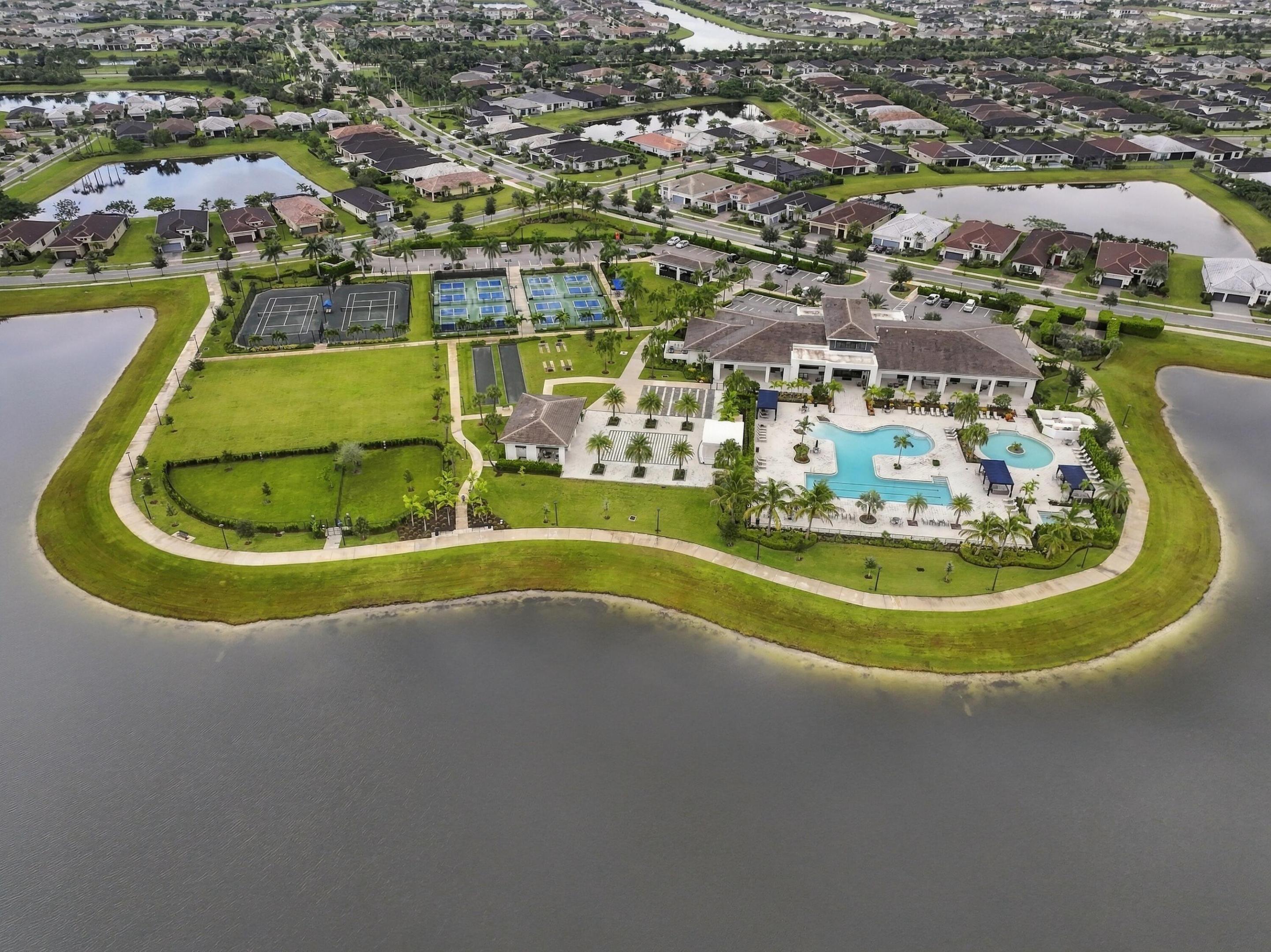 Cresswind clubhouse and amenites